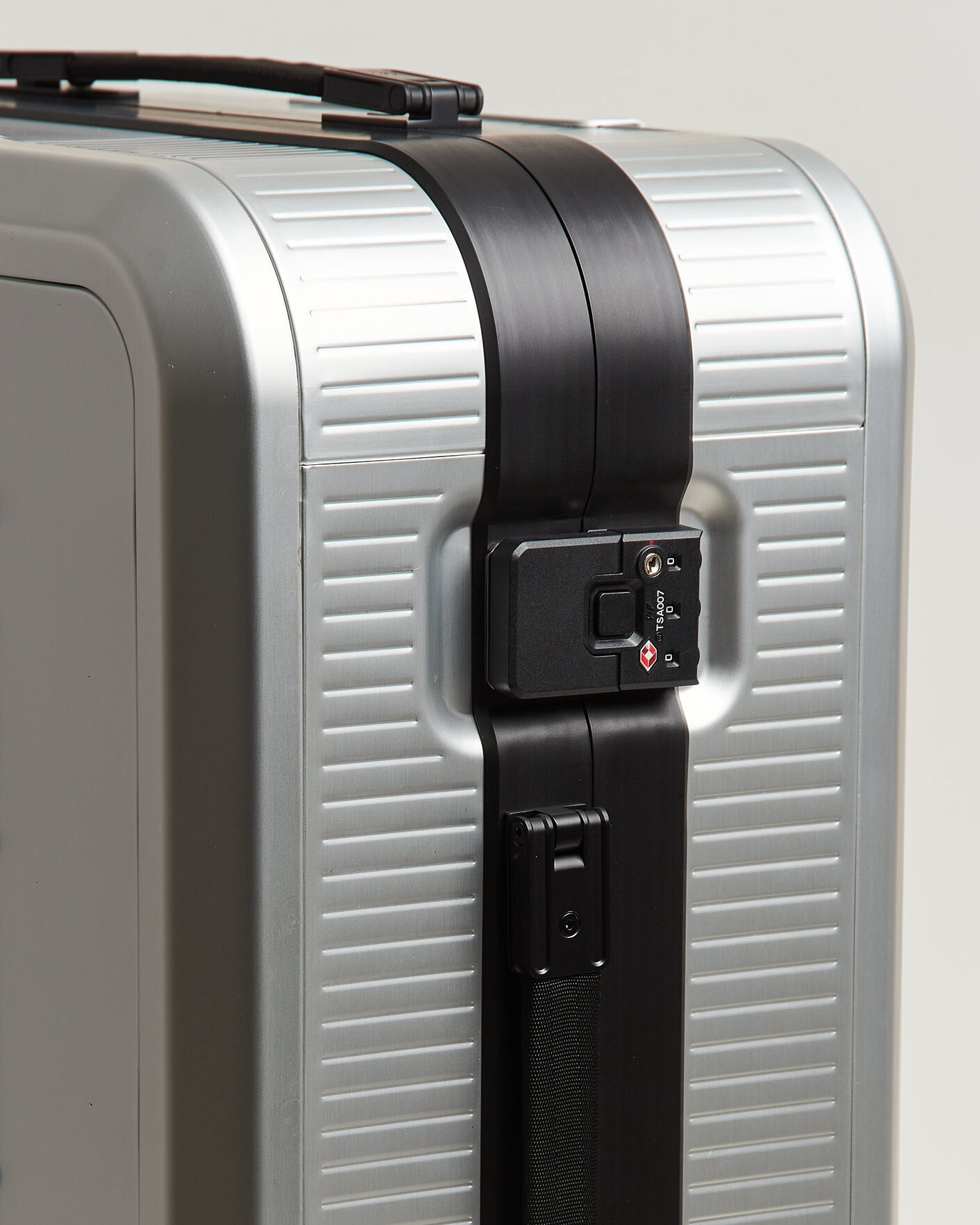 Mies | Laukut | DB | Ramverk Alu Pro Check-In Luggage Medium Silver/Onyx