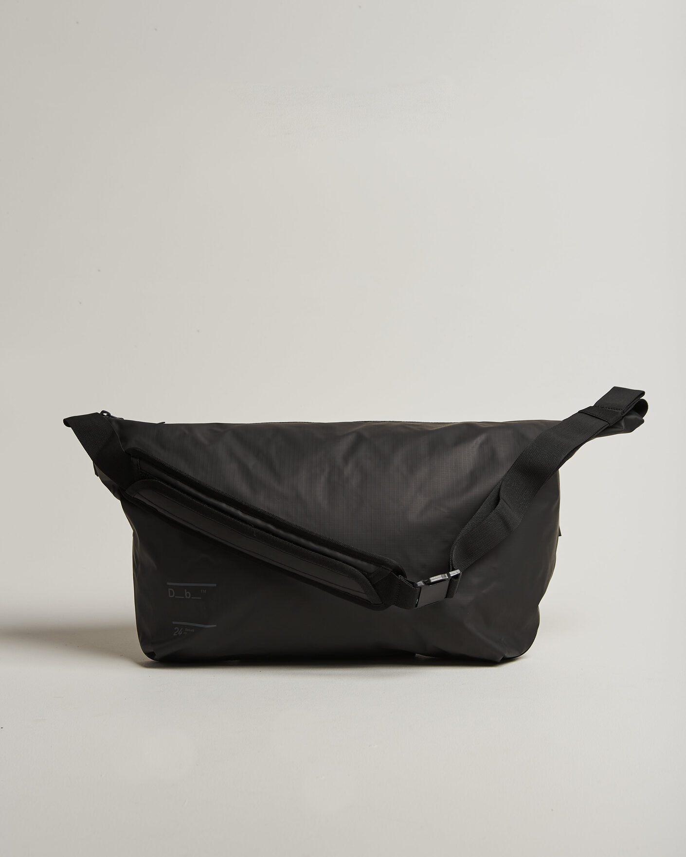 Mies | Laukut | DB | Ramverk Pro Sling Bag 24L Black Out