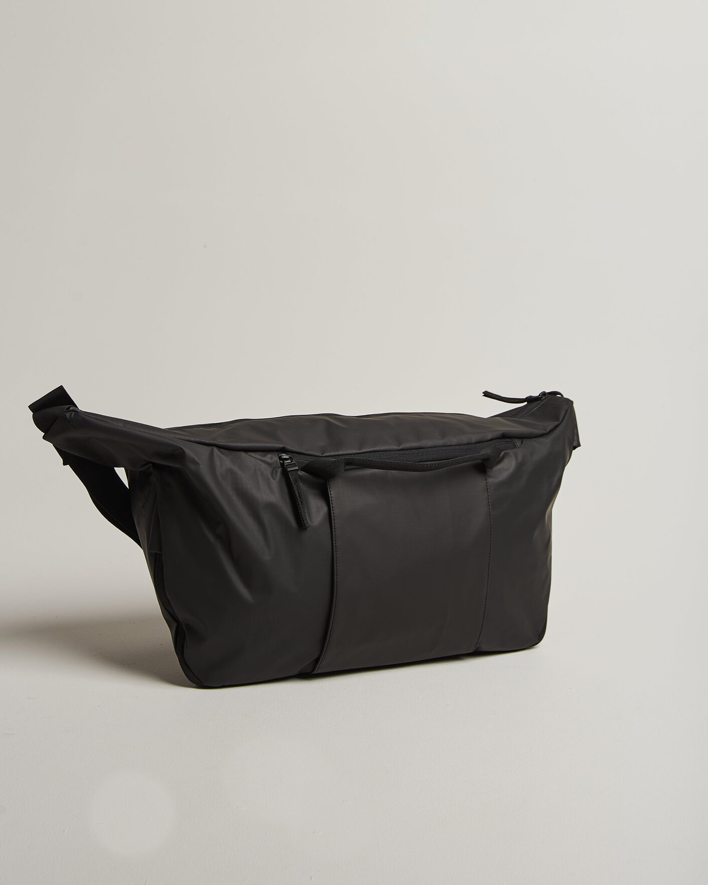Mies | Laukut | DB | Ramverk Pro Sling Bag 24L Black Out