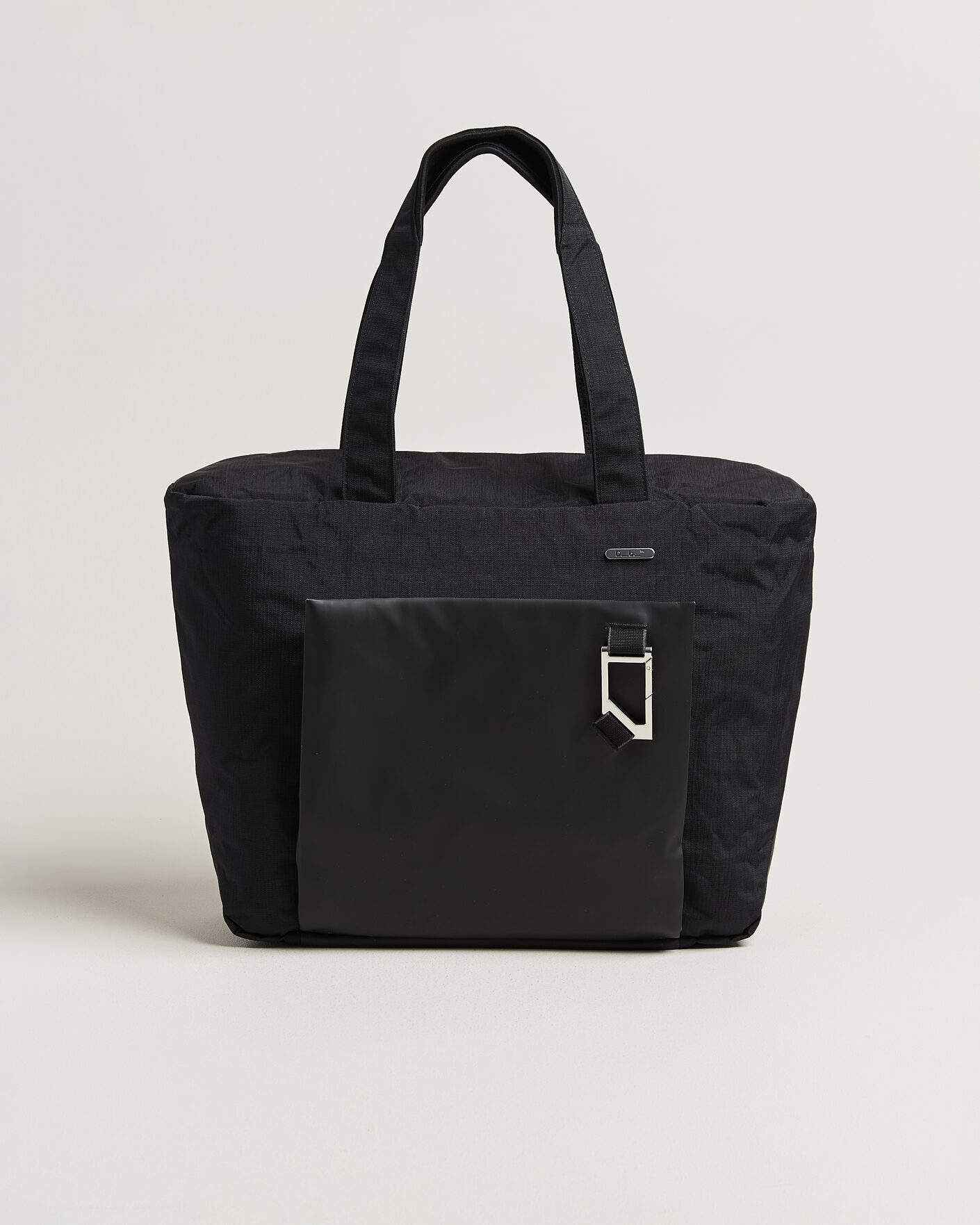 Mies | Laukut | DB | Entour Tote 22L Black Out