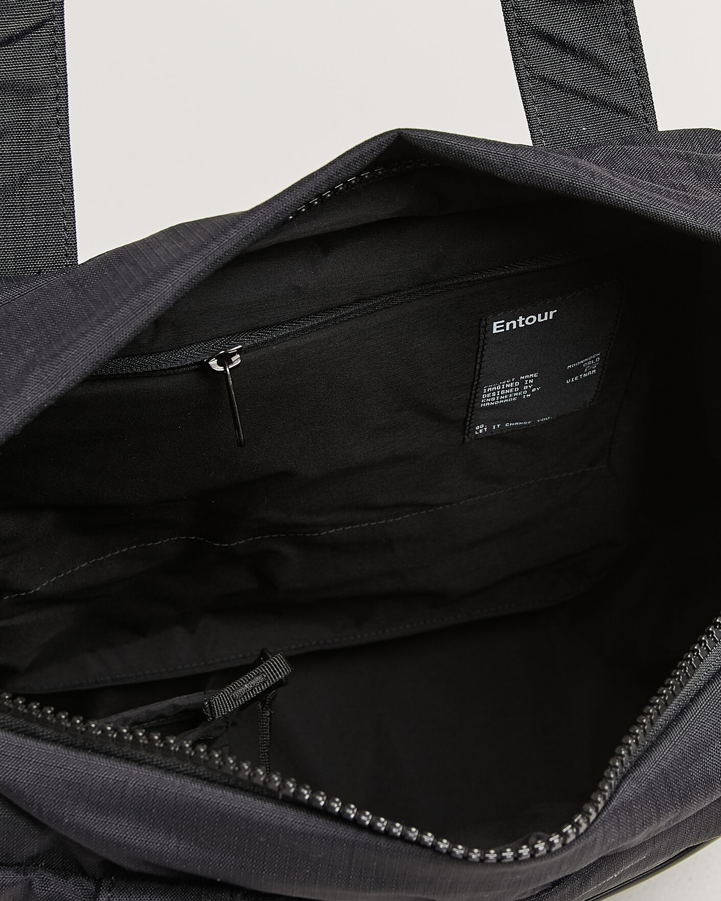 Mies | Laukut | DB | Entour Tote 22L Black Out