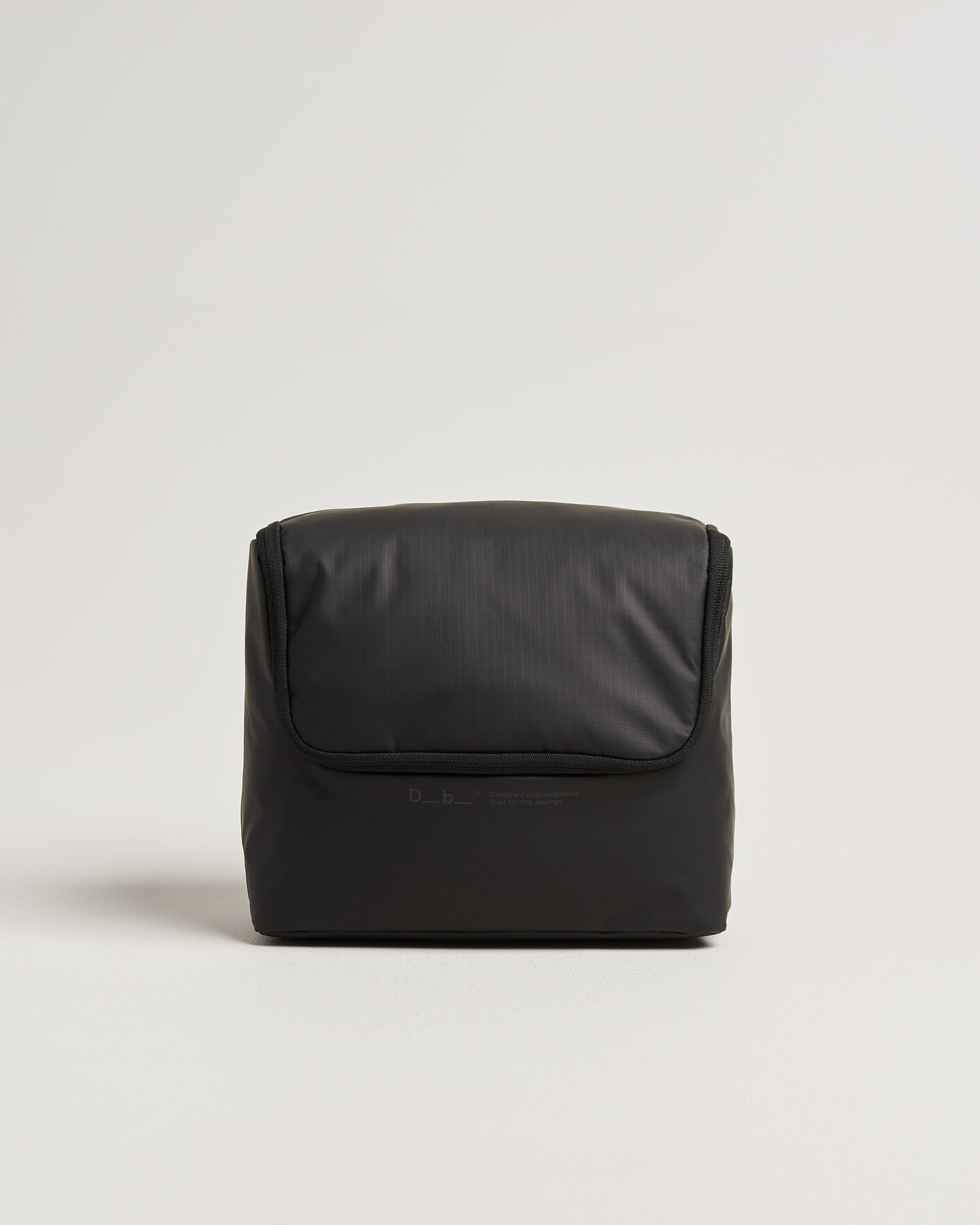 Mies | DB Essential Wash Bag M Black Out | DB | Essential Wash Bag M Black Out