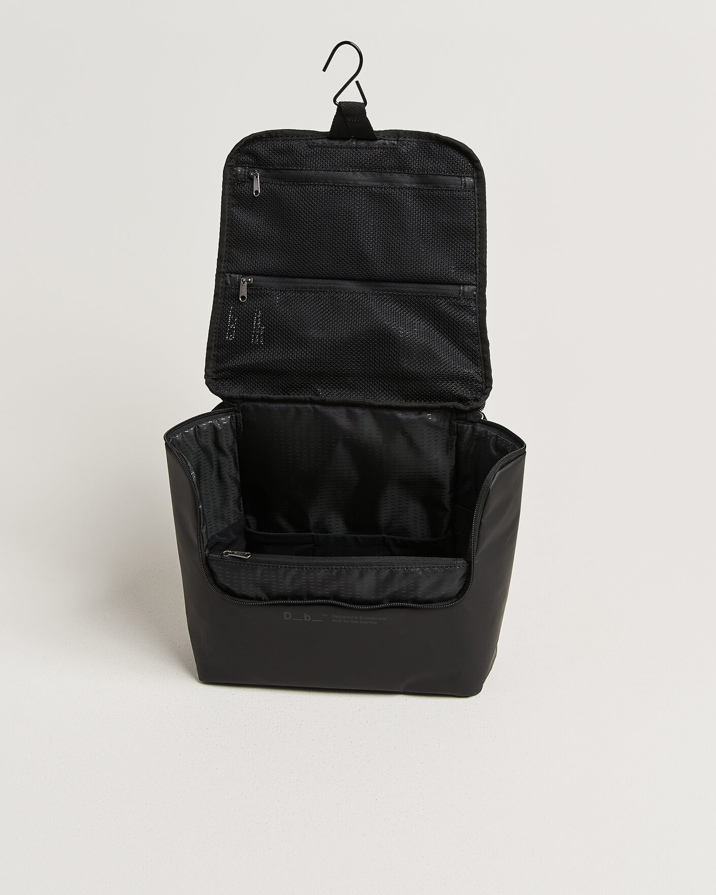 Mies | Laukut | DB | Essential Wash Bag M Black Out