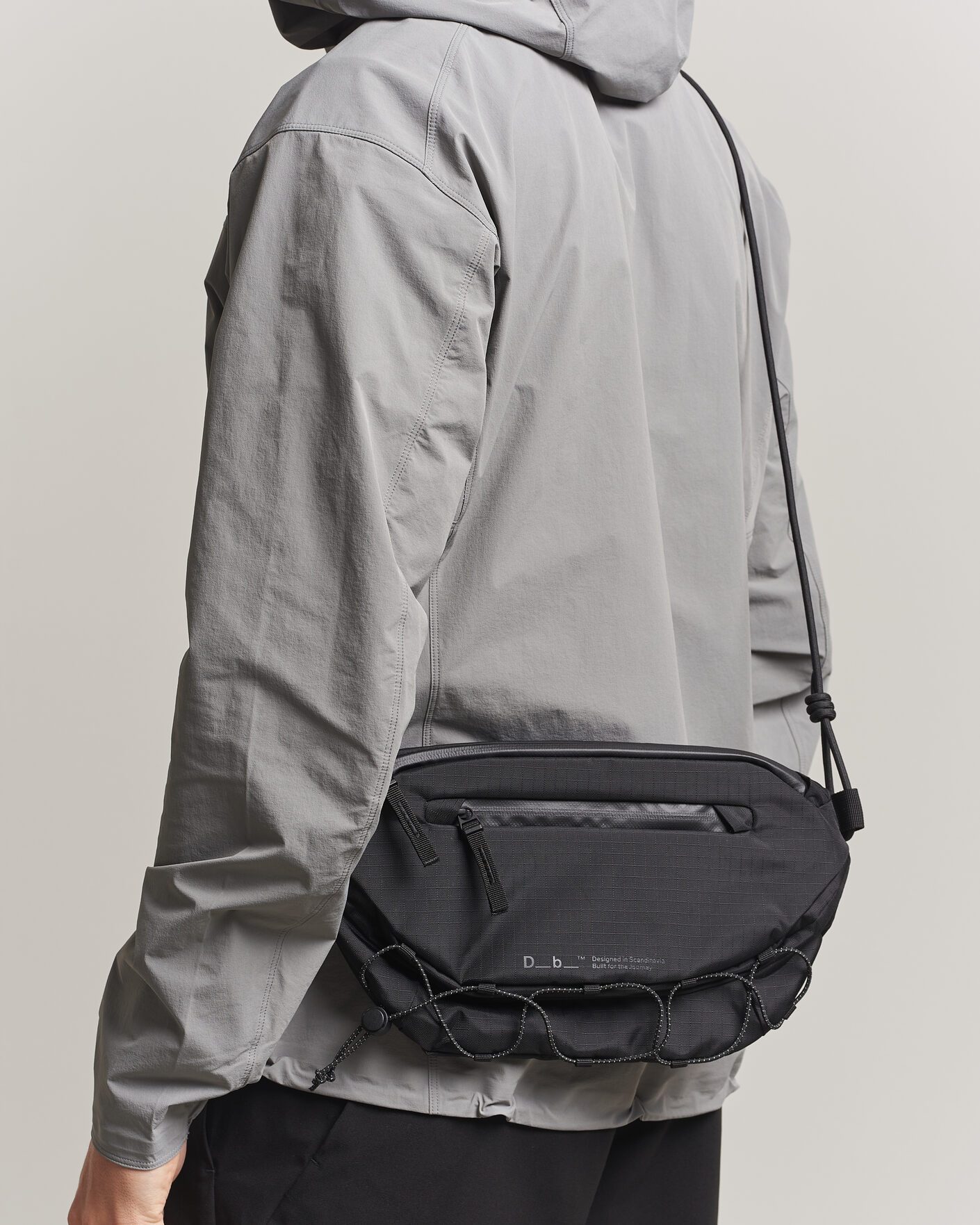 Mies | Laukut | DB | Roamer Pro Sling Bag 6L Black Out