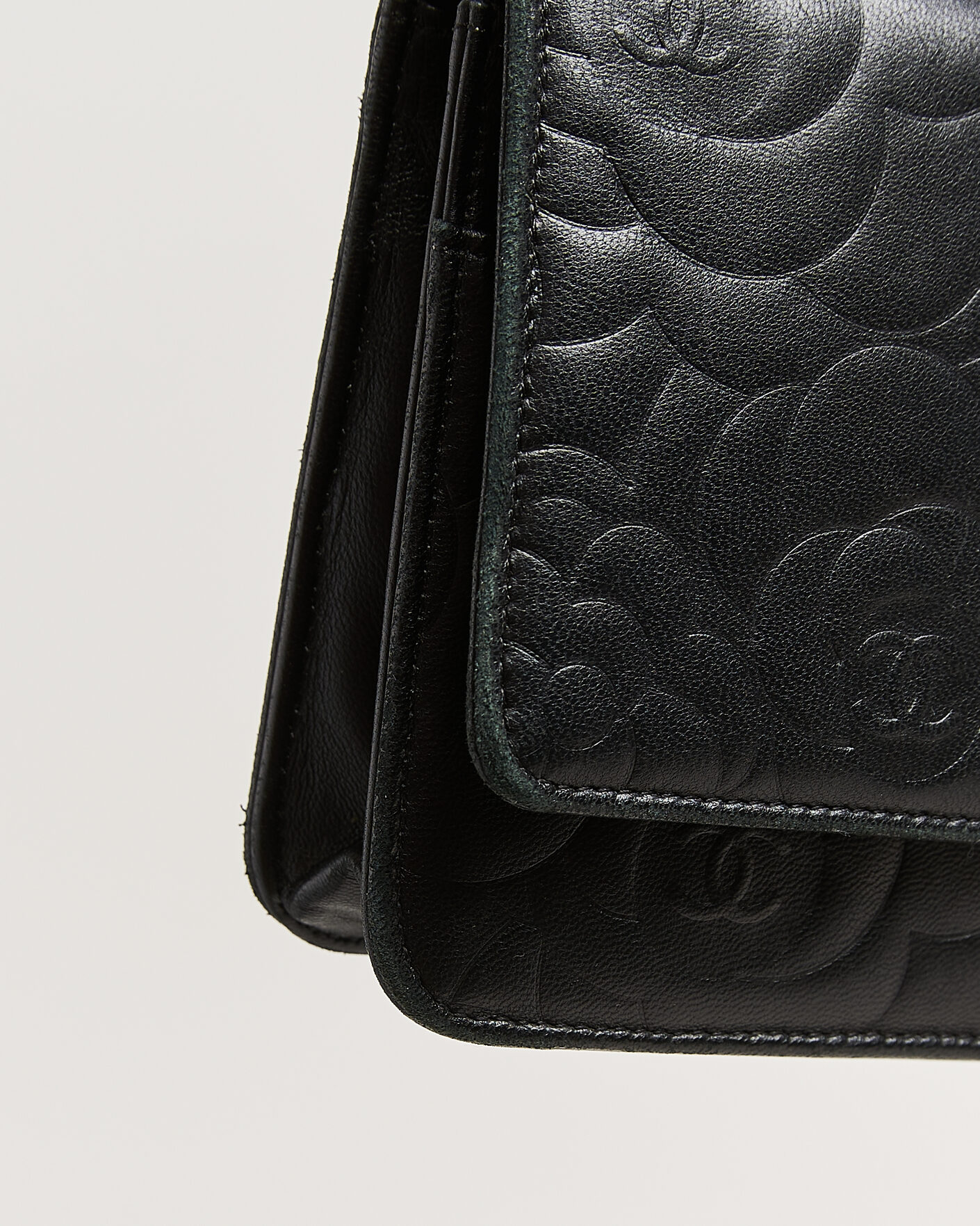 Mies | Pre-Owned & Vintage Bags | Chanel Pre-Owned | Wallet On Chain Camelia Lambskin Black