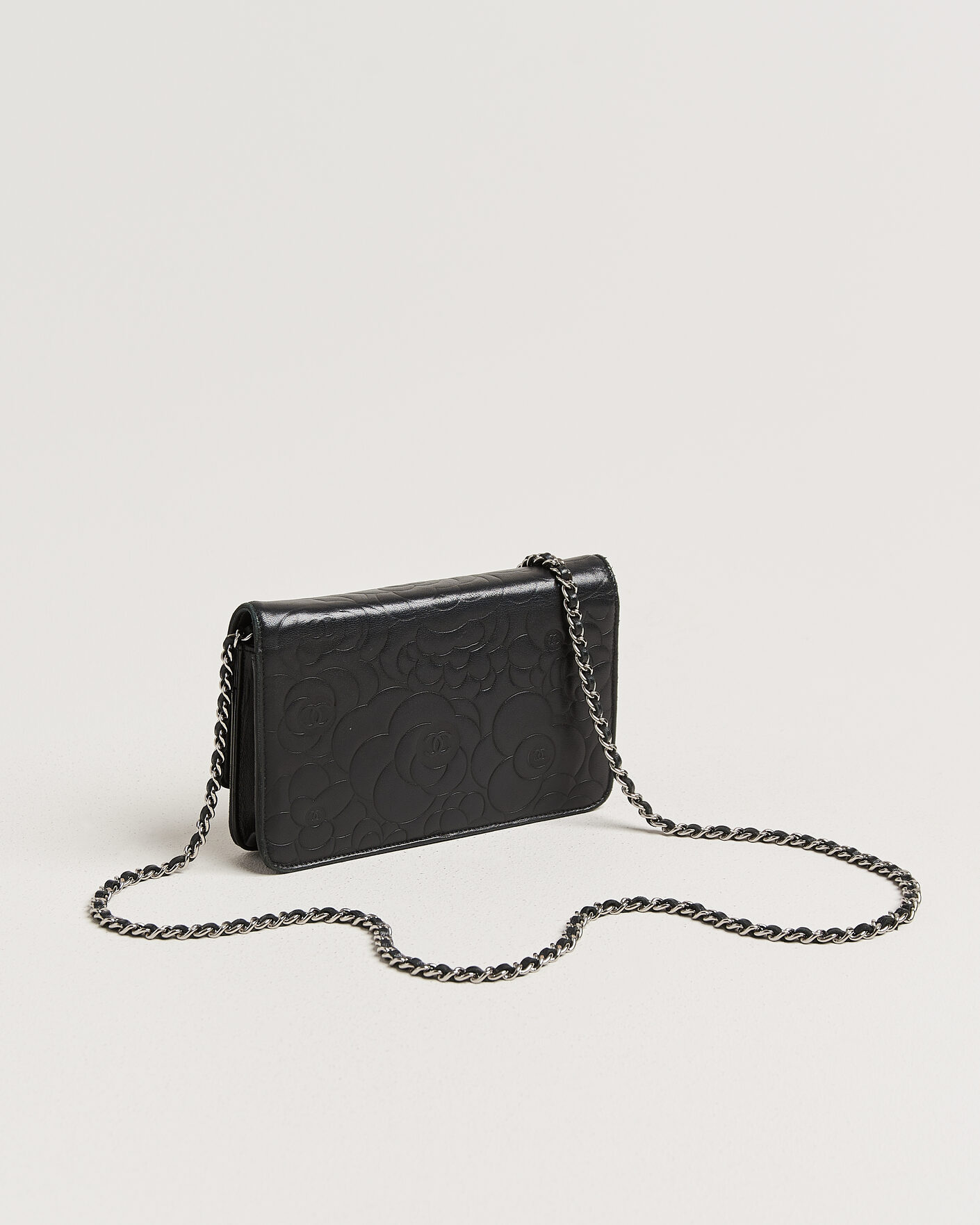 Mies | Pre-Owned & Vintage Bags | Chanel Pre-Owned | Wallet On Chain Camelia Lambskin Black