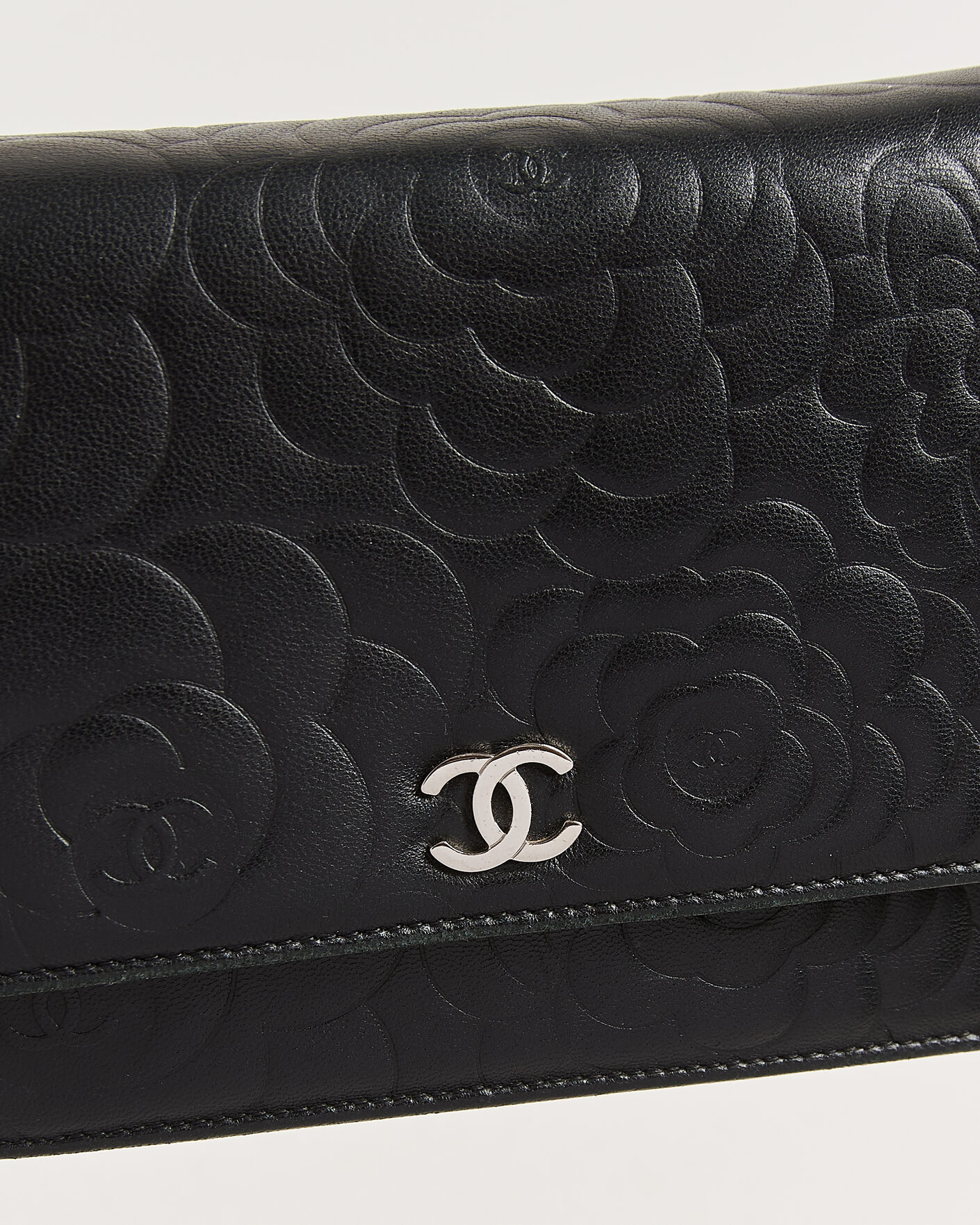 Mies | Pre-Owned & Vintage Bags | Chanel Pre-Owned | Wallet On Chain Camelia Lambskin Black