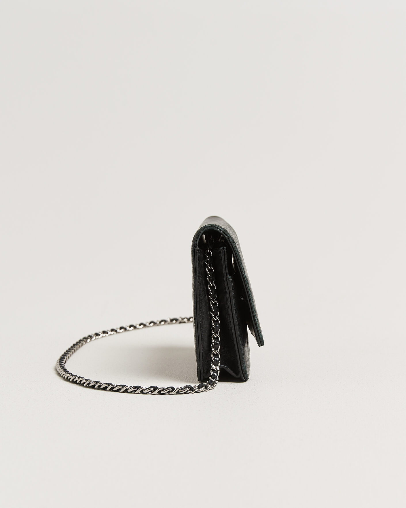 Mies | Pre-Owned & Vintage Bags | Chanel Pre-Owned | Wallet On Chain Camelia Lambskin Black