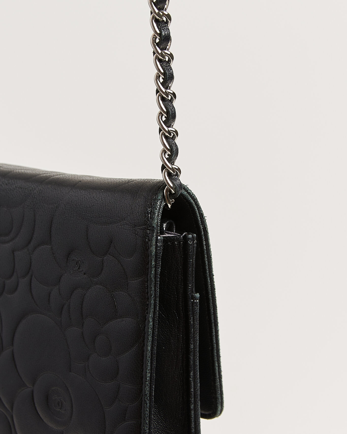 Mies | Pre-Owned & Vintage Bags | Chanel Pre-Owned | Wallet On Chain Camelia Lambskin Black