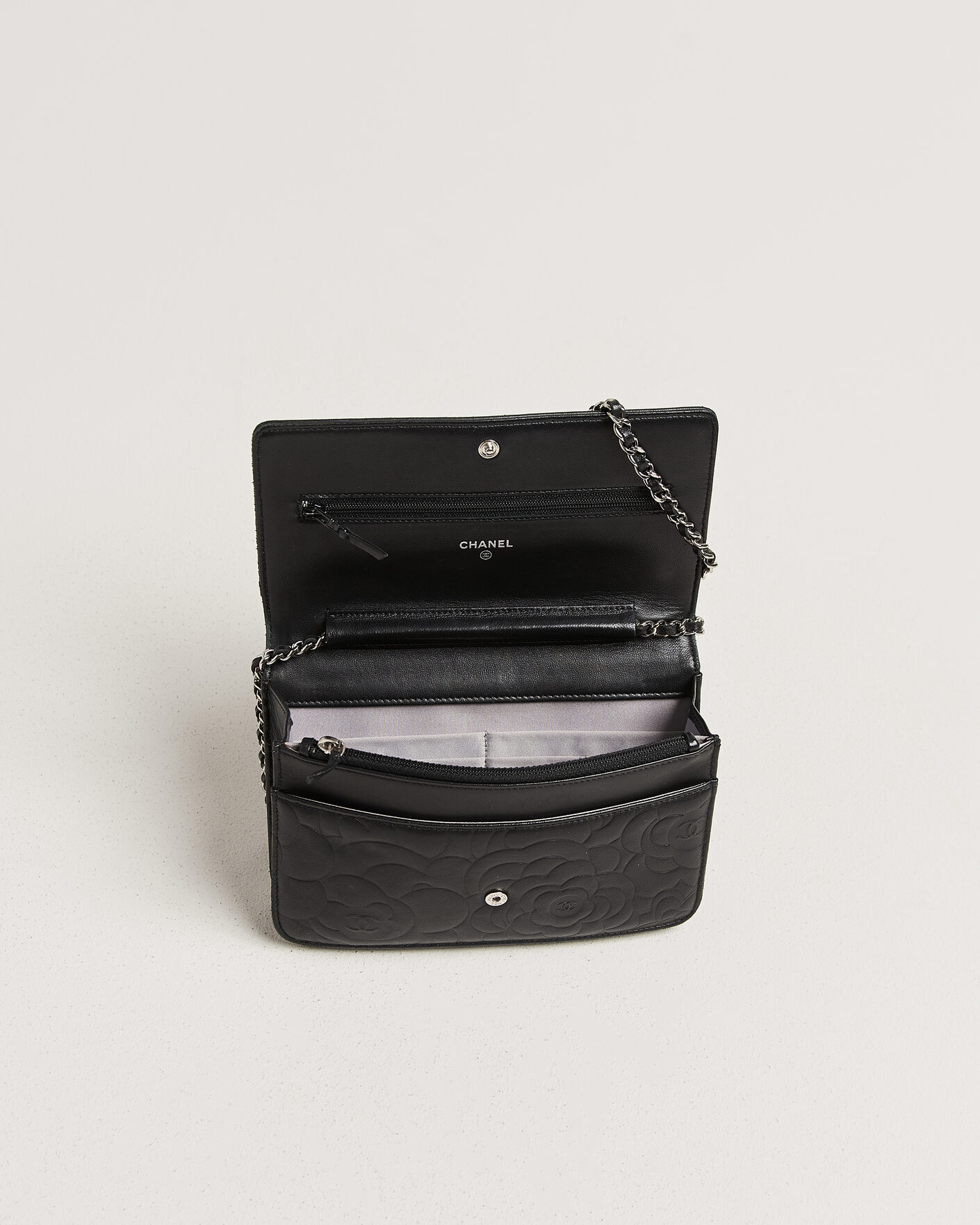 Mies | Pre-Owned & Vintage Bags | Chanel Pre-Owned | Wallet On Chain Camelia Lambskin Black