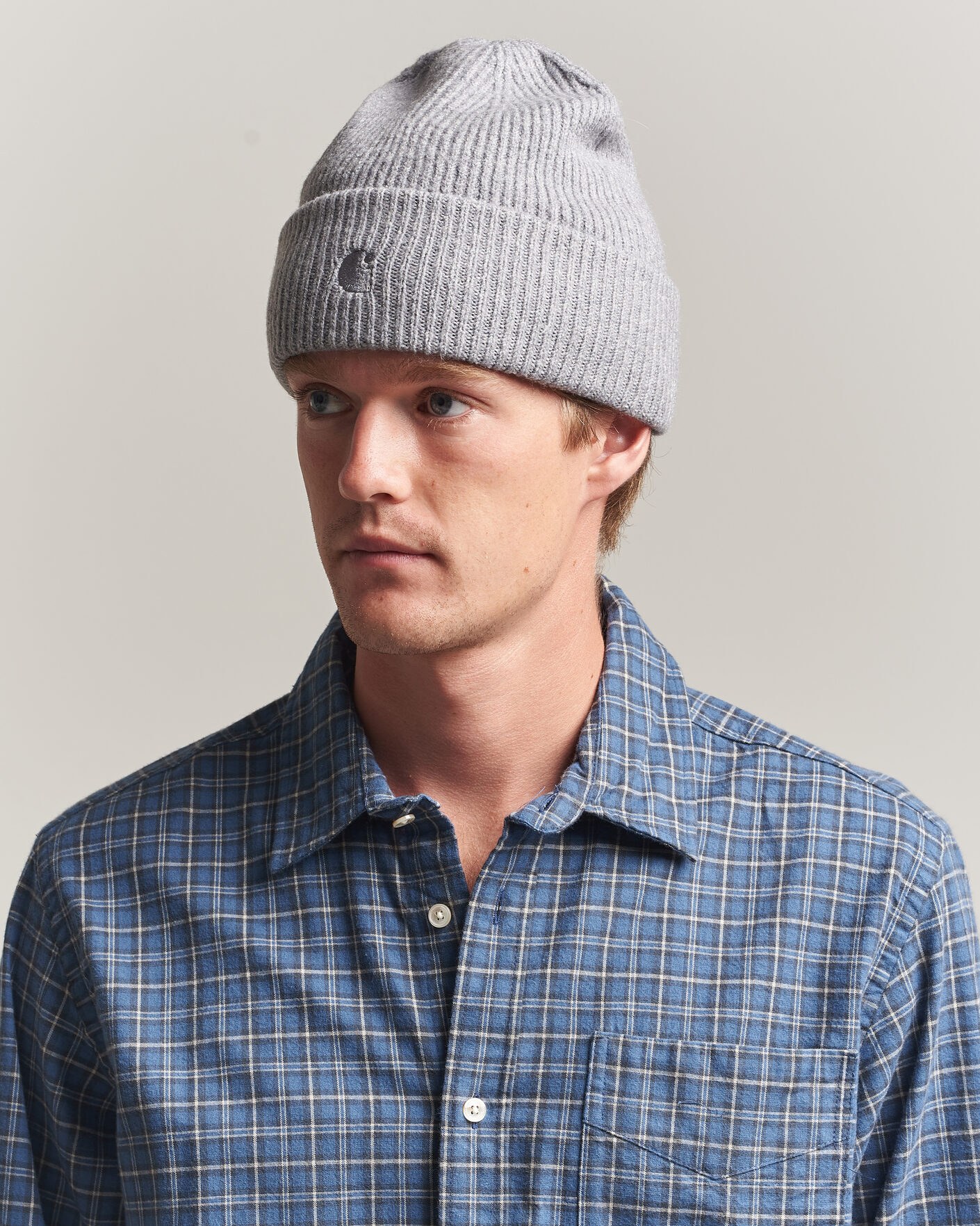 Mies | Pipot | Carhartt WIP | Curtis Tonal Logo Beanie Shady Grey