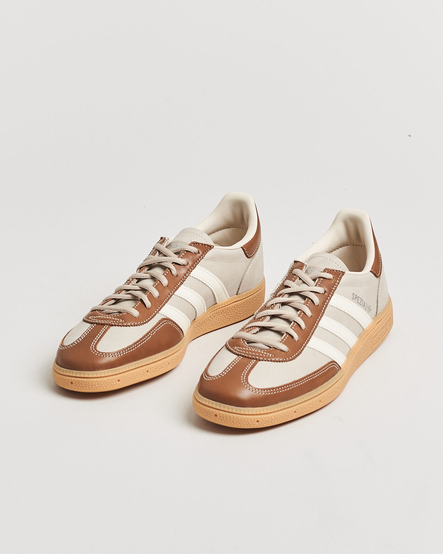 Mies | Tennarit | adidas Originals | Handball Spezial Sneaker Khaki/White