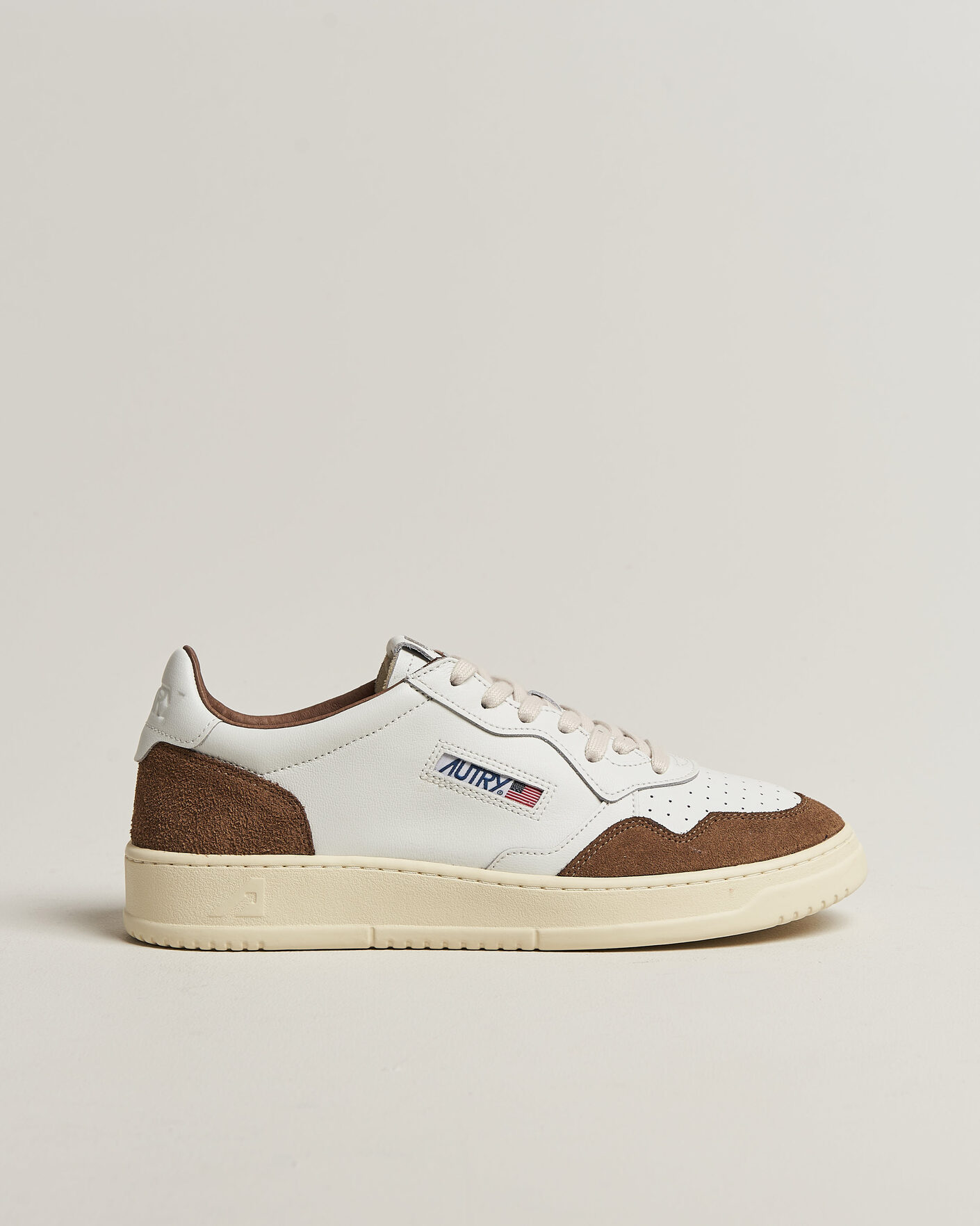 Mies | Tennarit | Autry | Medalist Low Soft Leather/Suede Sneaker White/Tabacco
