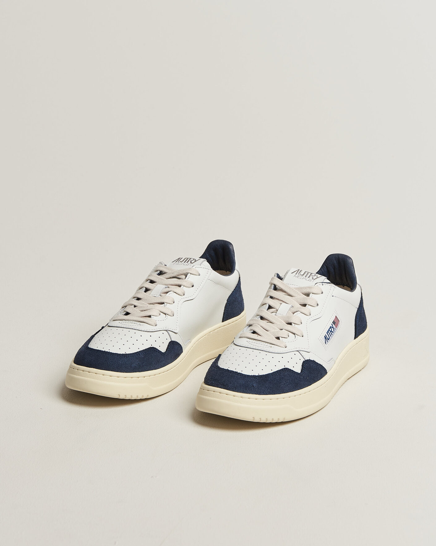 Mies | Tennarit | Autry | Medalist Low Soft Leather/Suede Sneaker White/Denim