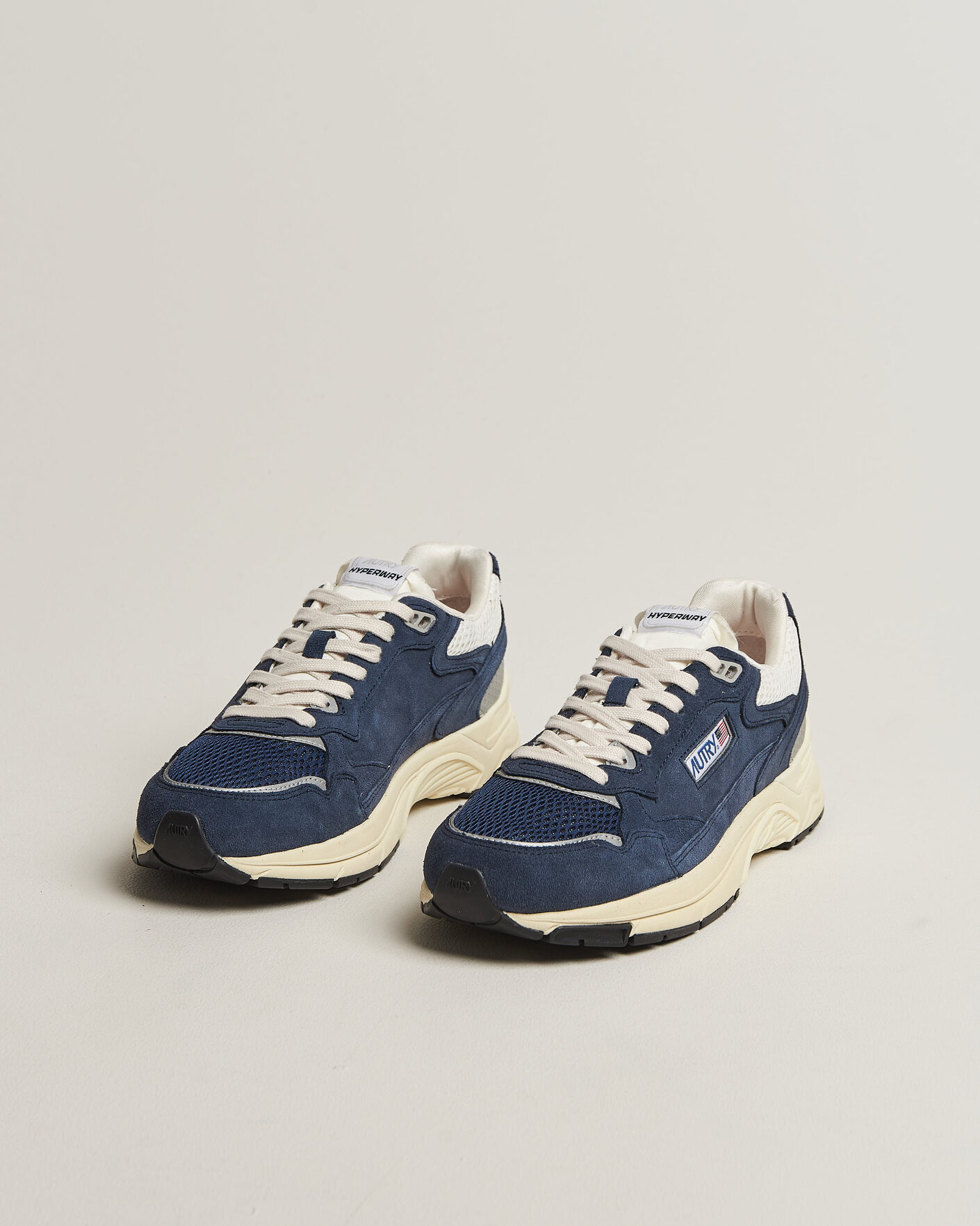 Mies | Tennarit | Autry | Hyperway Low Suede Running Sneaker Black