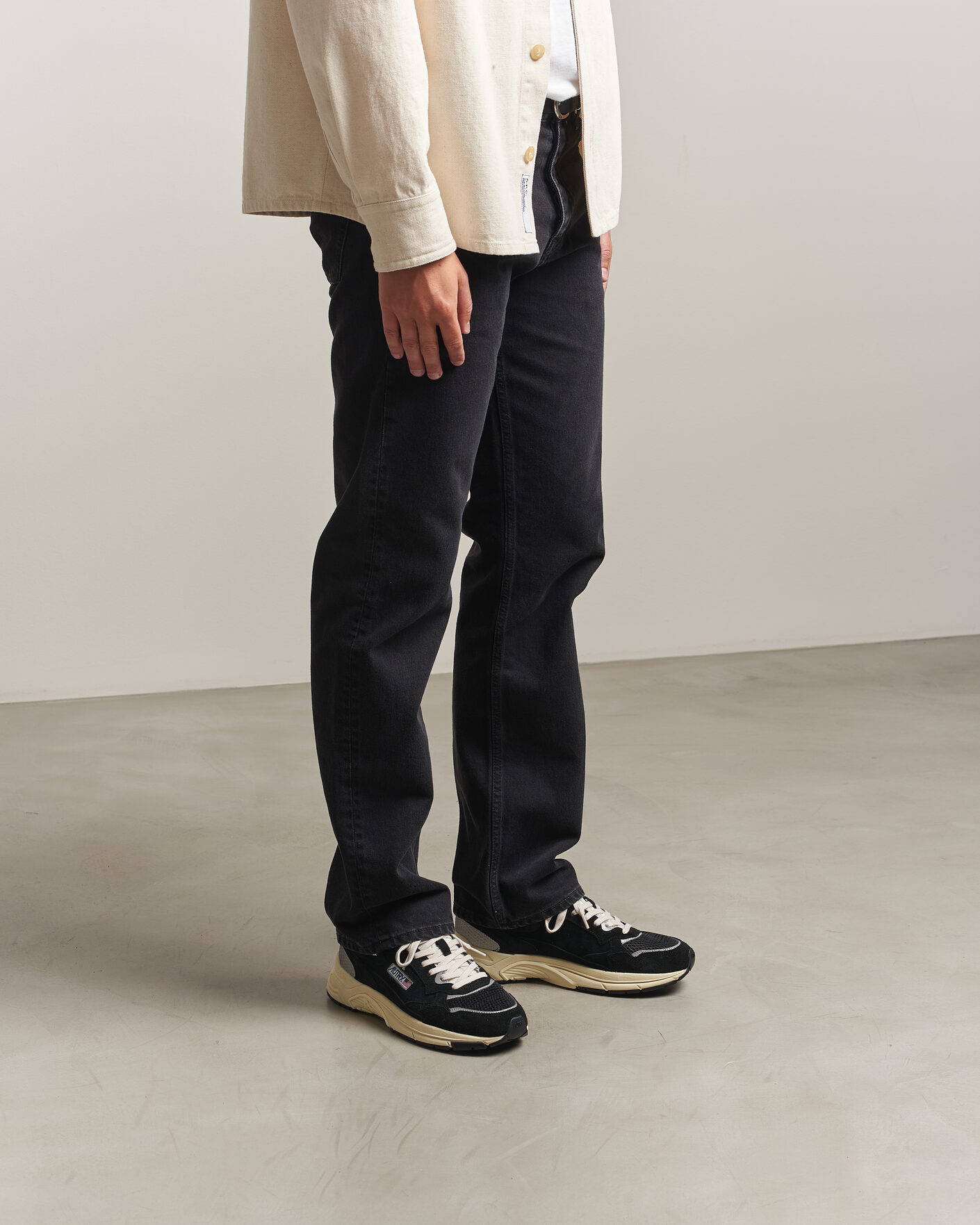 Mies | Tennarit | Autry | Hyperway Low Suede Running Sneaker Black