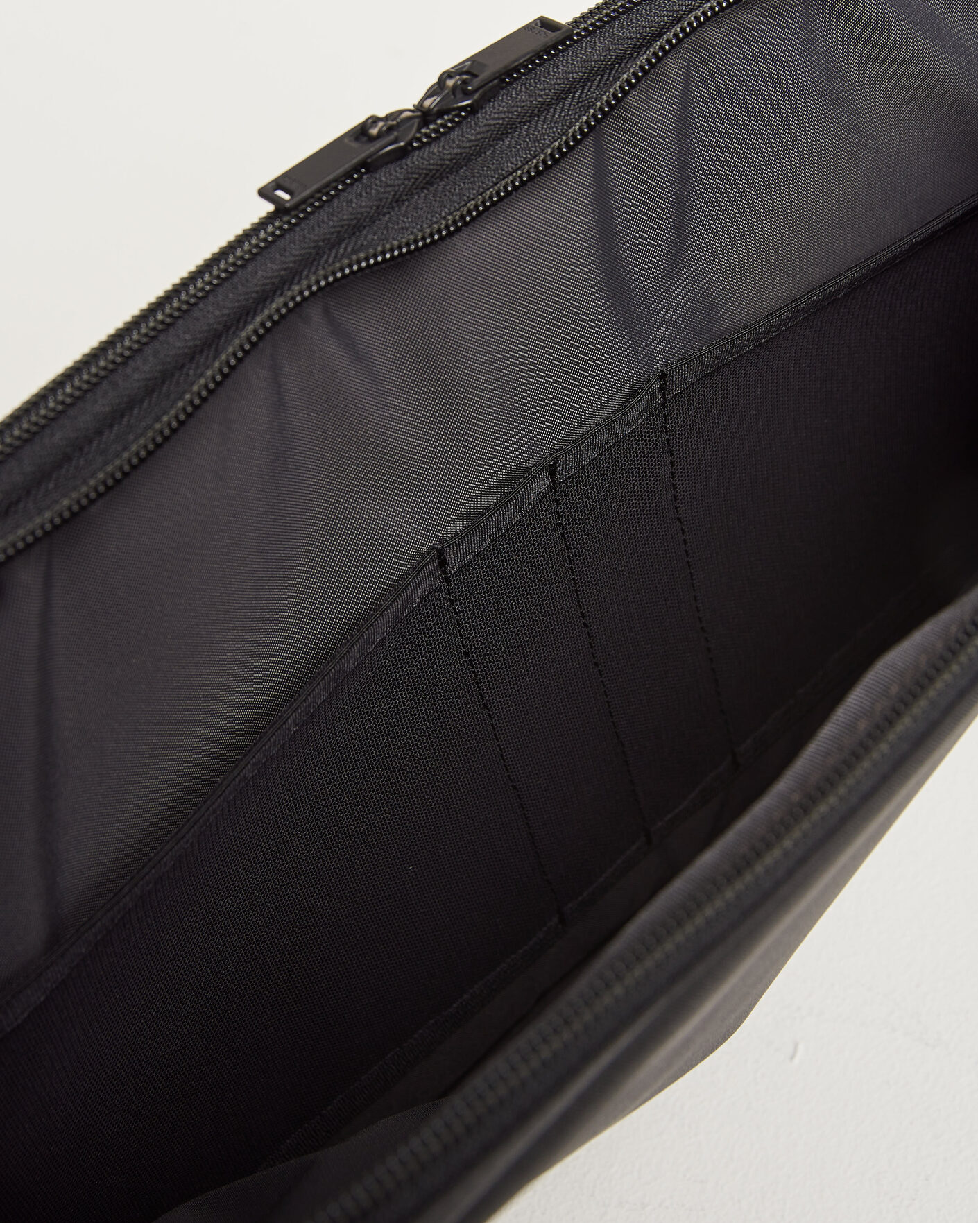 Mies | Laukut | Porter-Yoshida & Co. | View Document Case Black