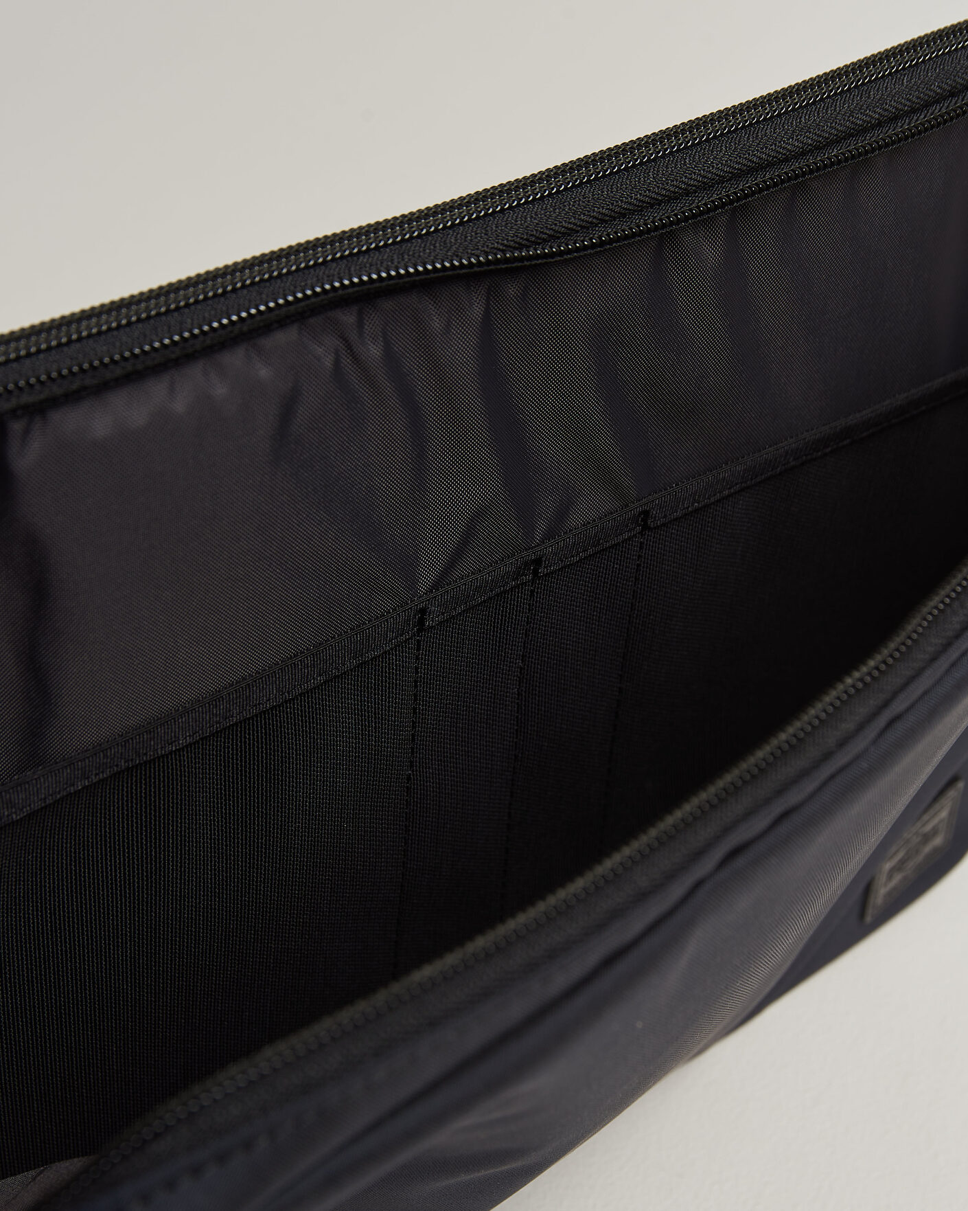 Mies | Laukut | Porter-Yoshida & Co. | View Document Case Navy