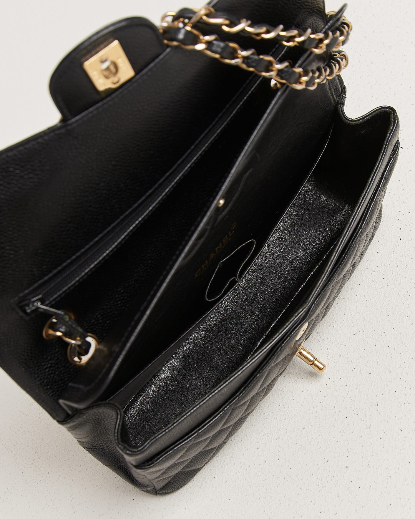 Mies | Chanel Pre-Owned Classic Medium Double Flap Bag Caviar Leather Black | Chanel Pre-Owned | Classic Medium Double Flap Bag Caviar Leather Black