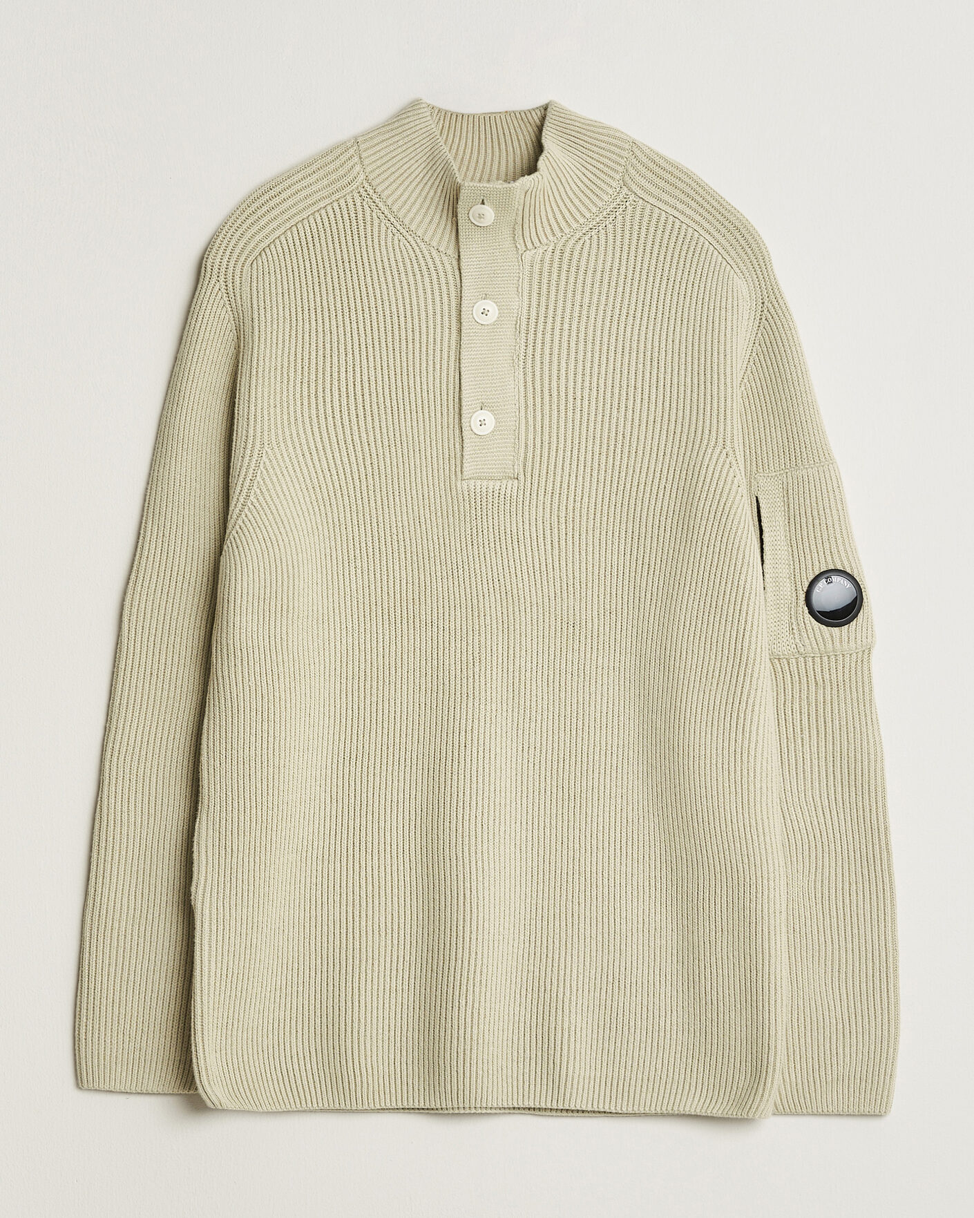 Mies | Puserot | C.P. Company | Full Rib Knitted Cotton Half Button Light Grey