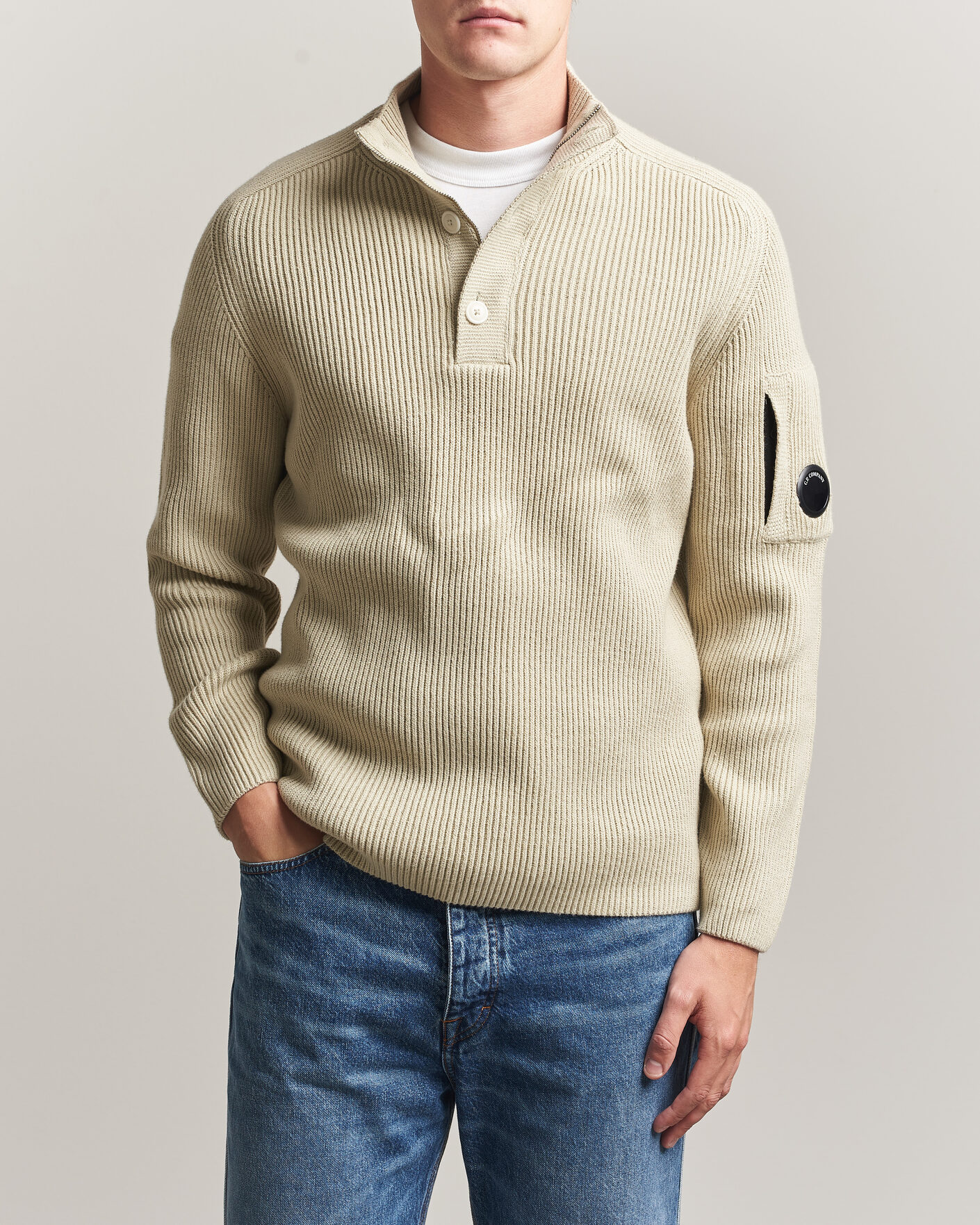 Mies | Puserot | C.P. Company | Full Rib Knitted Cotton Half Button Light Grey