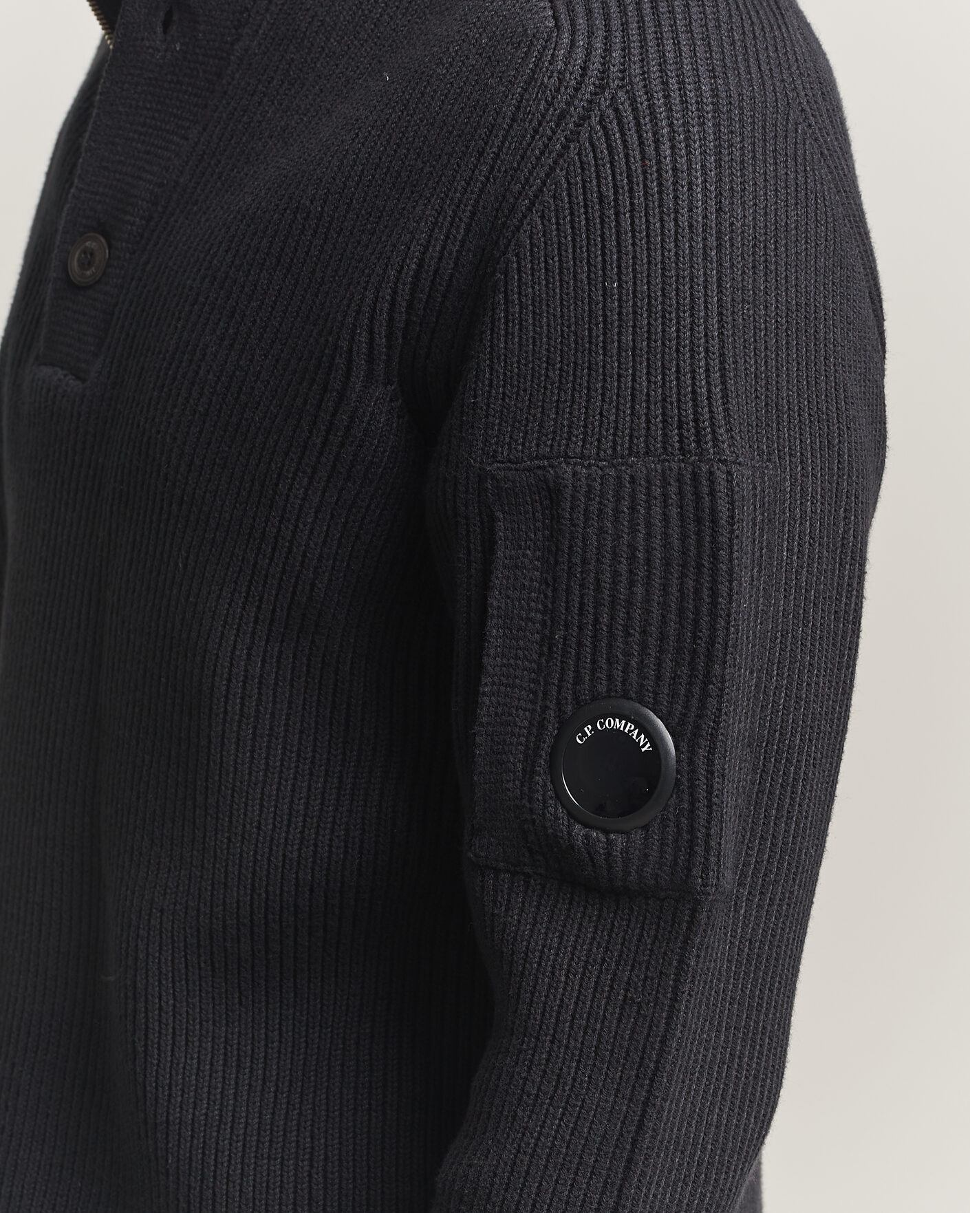 Mies | Puserot | C.P. Company | Full Rib Knitted Cotton Half Button Black