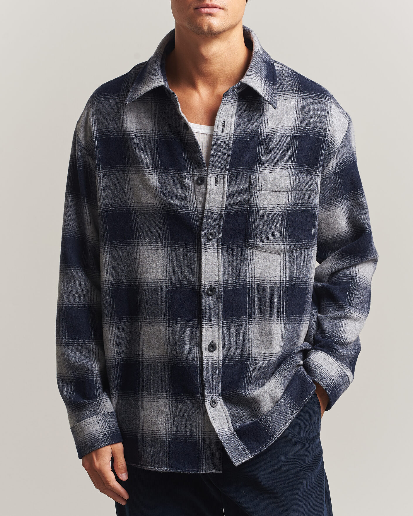 Mies | Kauluspaidat | A.P.C. | Malaury Checked Overshirt Light Grey