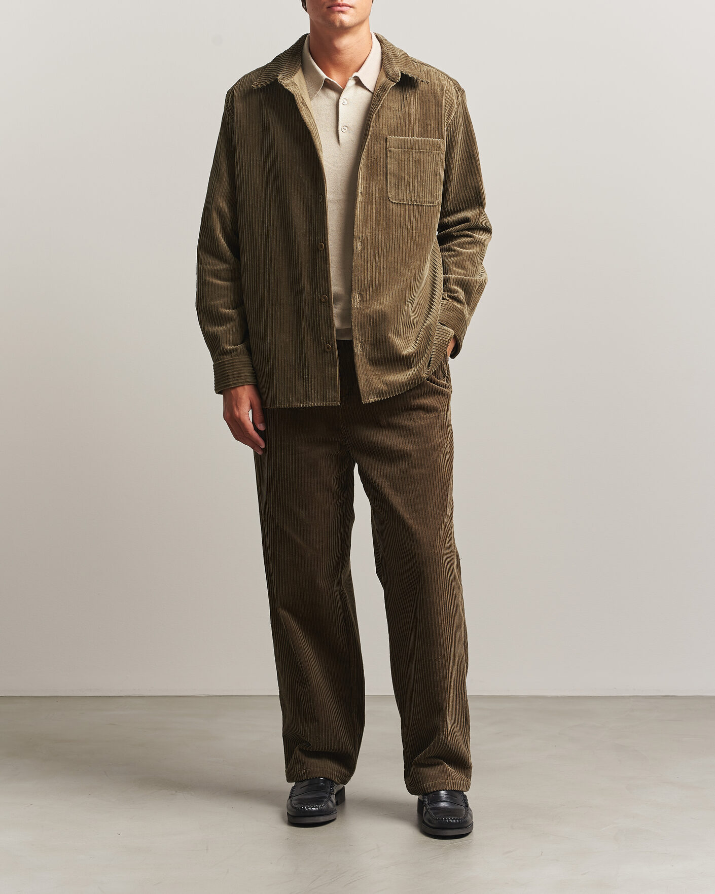 Mies | Kauluspaidat | A.P.C. | Mateo Corduroy Overshirt Taupe