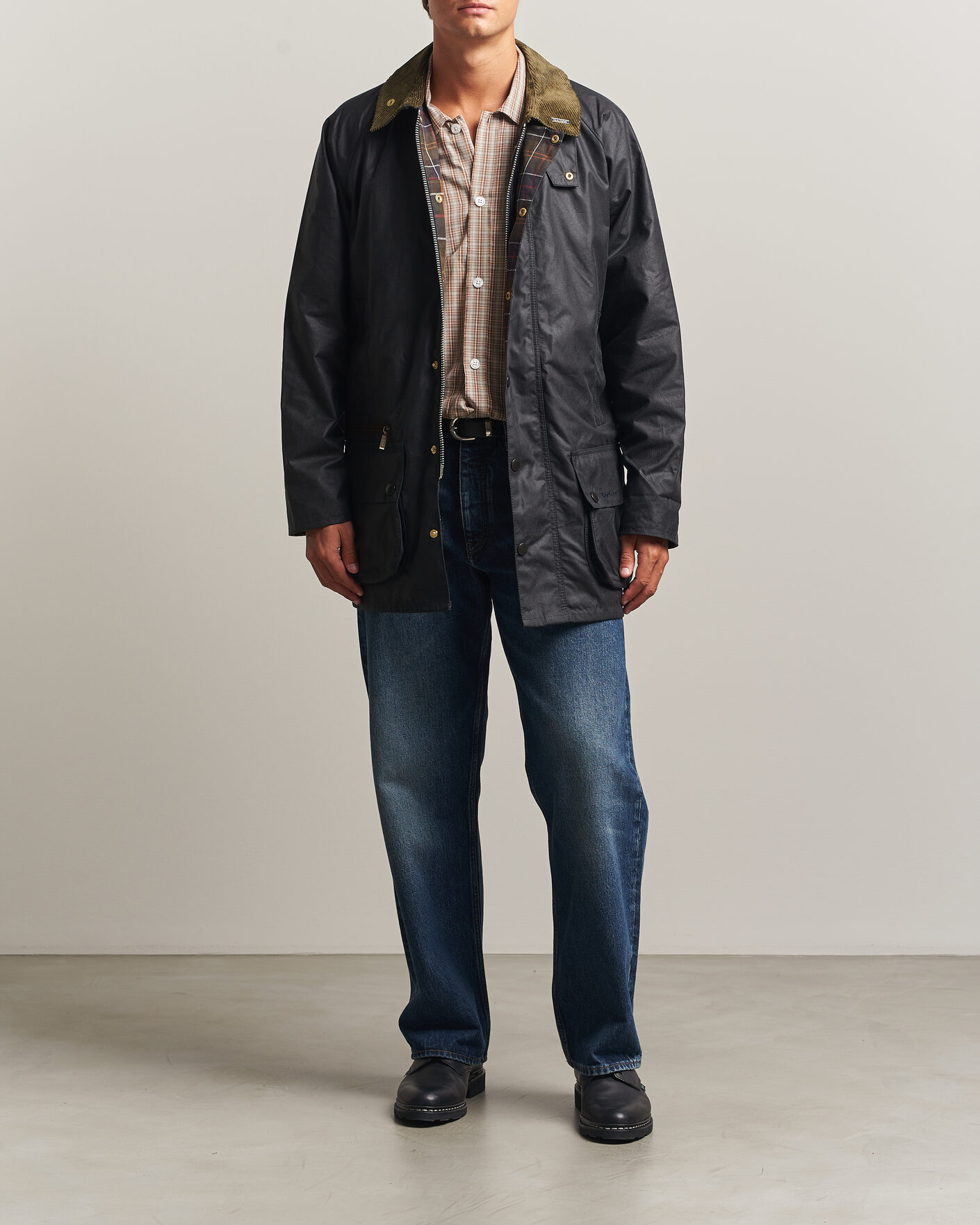 Mies | Takit | Barbour Lifestyle | Icons Beaufort Wax Jacket Navy