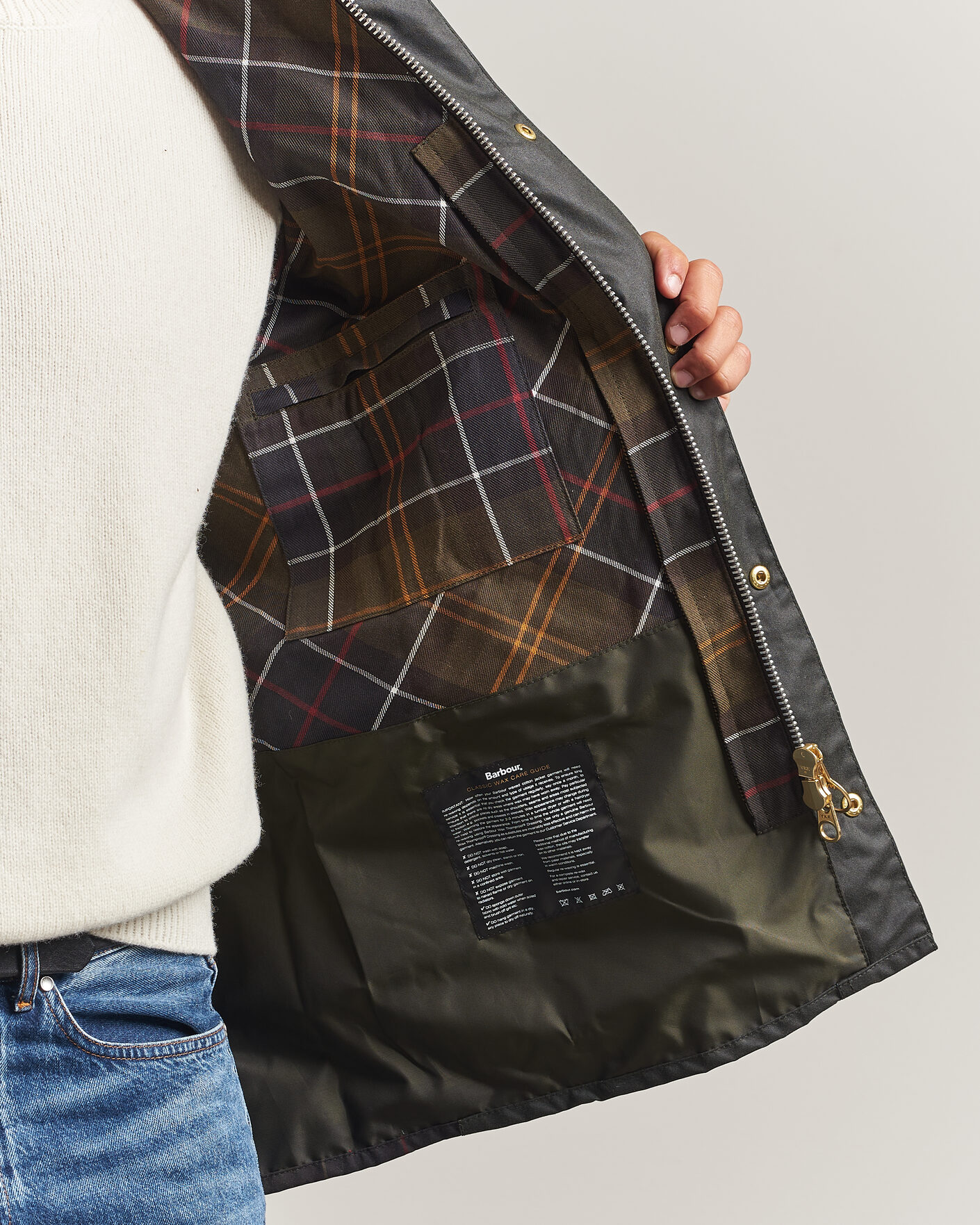 Mies | Takit | Barbour Lifestyle | Icons Ashby Wax Jacket Sage