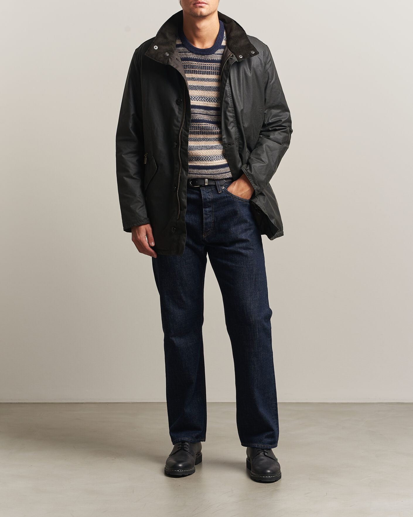 Mies | Takit | Barbour Lifestyle | Modern Powell Wax Jacket Sage