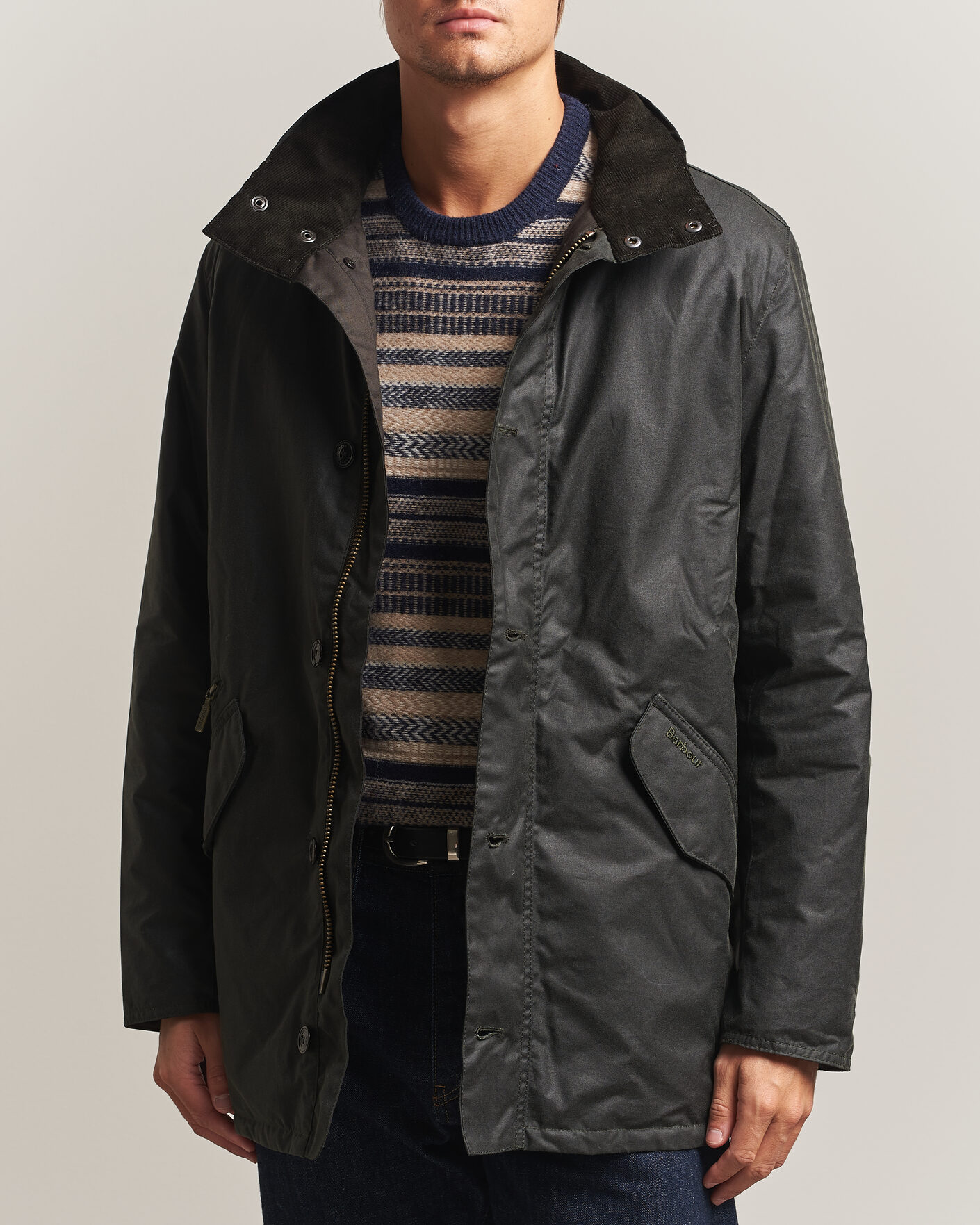Mies | Takit | Barbour Lifestyle | Modern Powell Wax Jacket Sage
