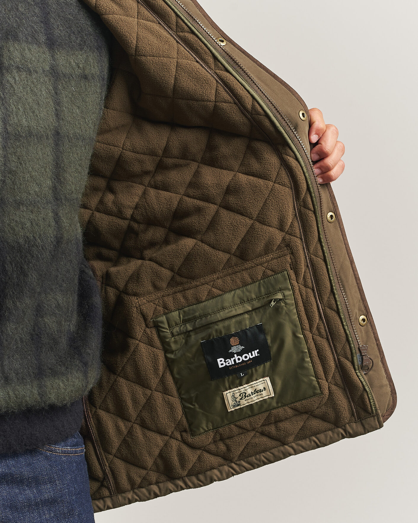 Mies | Takit | Barbour Lifestyle | Thursby Polarquilt Jacket Dark Olive