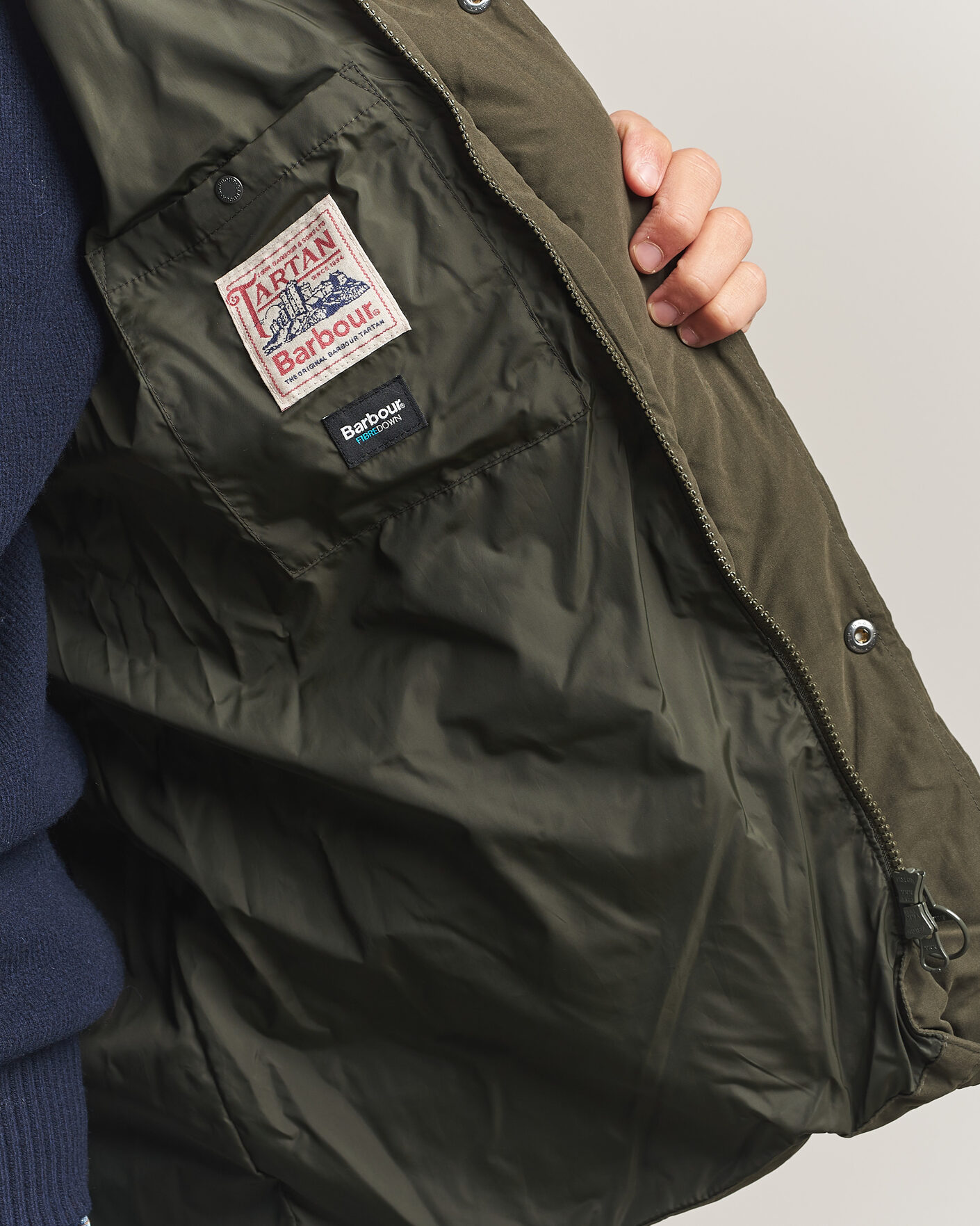 Mies | Ulkoliivit | Barbour Lifestyle | Powell Puffer Gilet Dark Sage