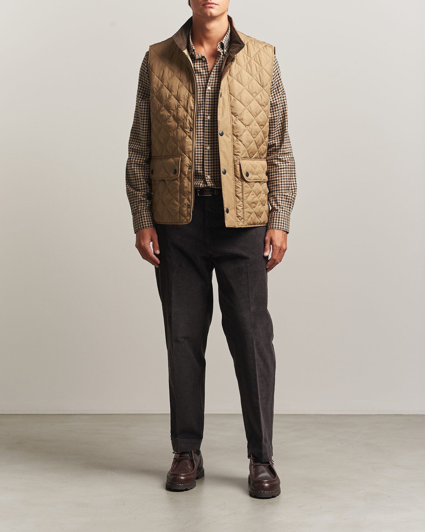Mies | Ulkoliivit | Barbour Lifestyle | New Lowerdale Gilet Sandstone