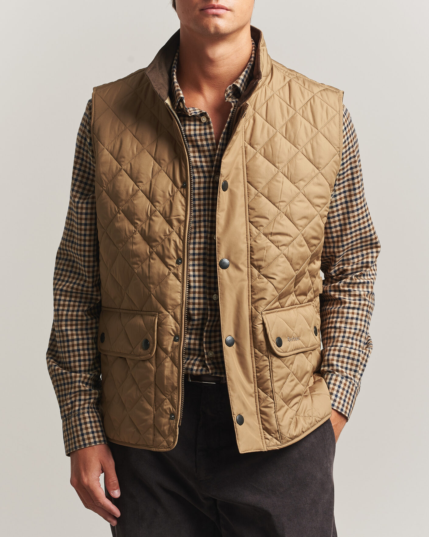 Mies | Ulkoliivit | Barbour Lifestyle | New Lowerdale Gilet Sandstone