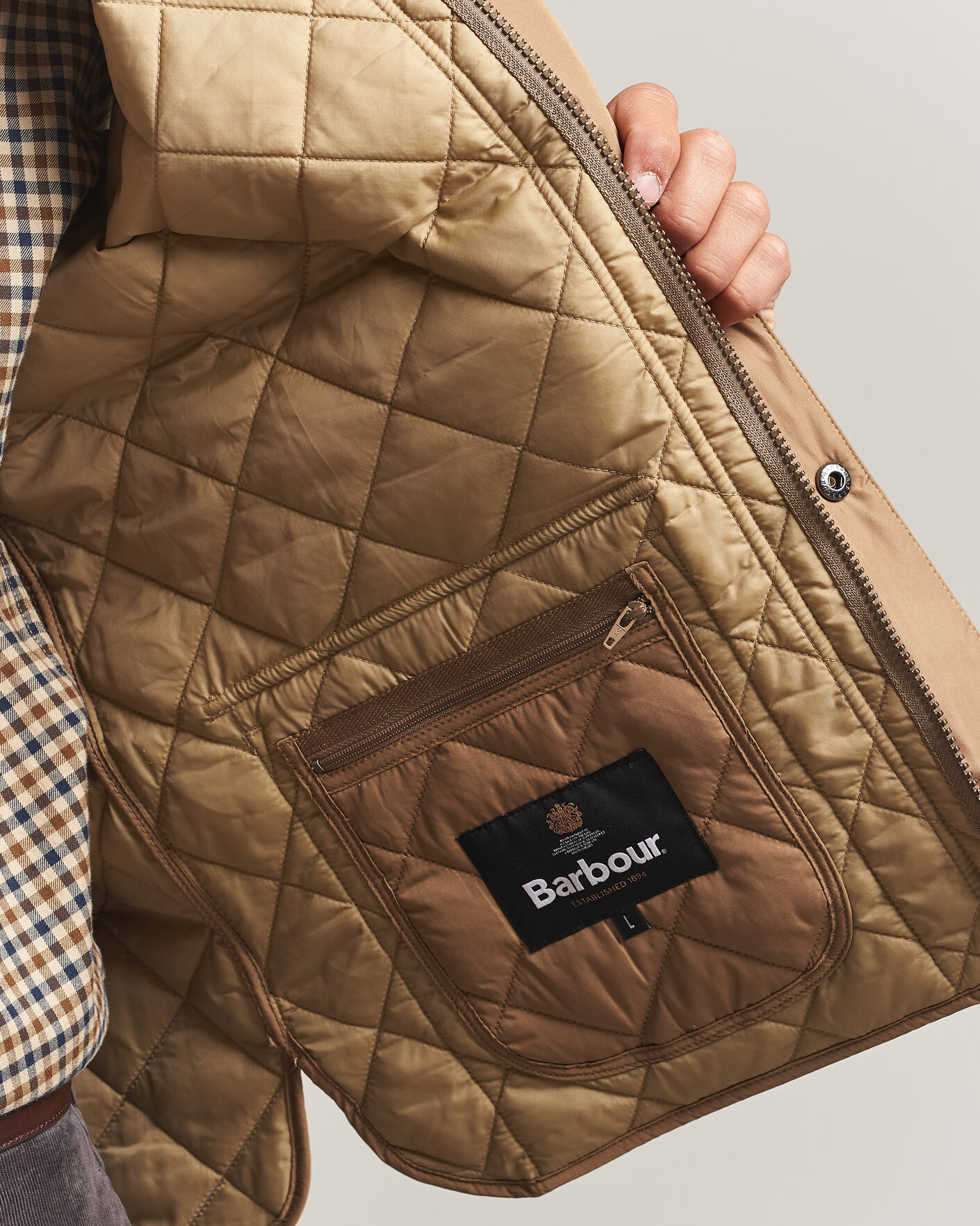 Mies | Ulkoliivit | Barbour Lifestyle | New Lowerdale Gilet Sandstone