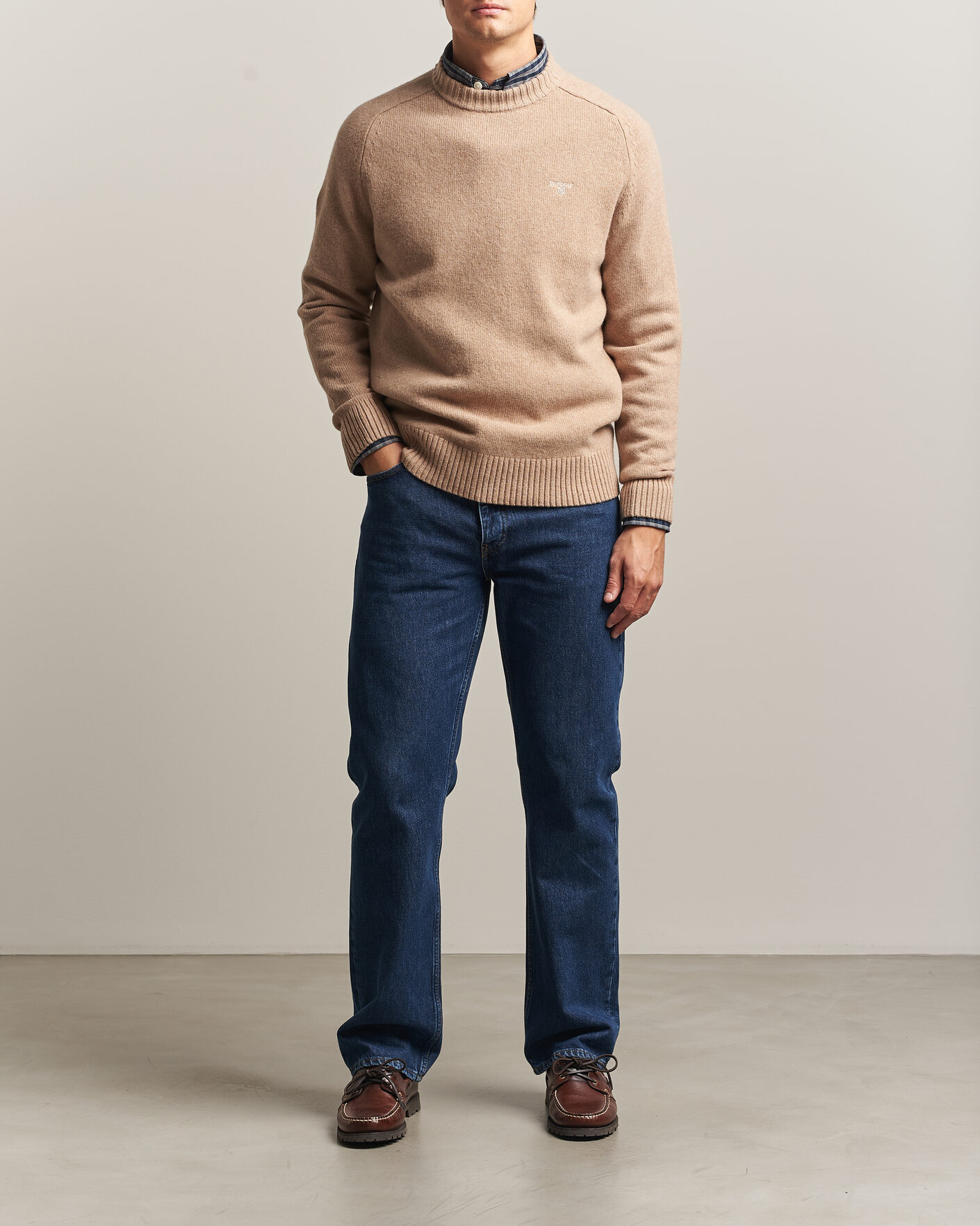 Mies | Puserot | Barbour Lifestyle | Newtown Lambswool Crewneck Stone