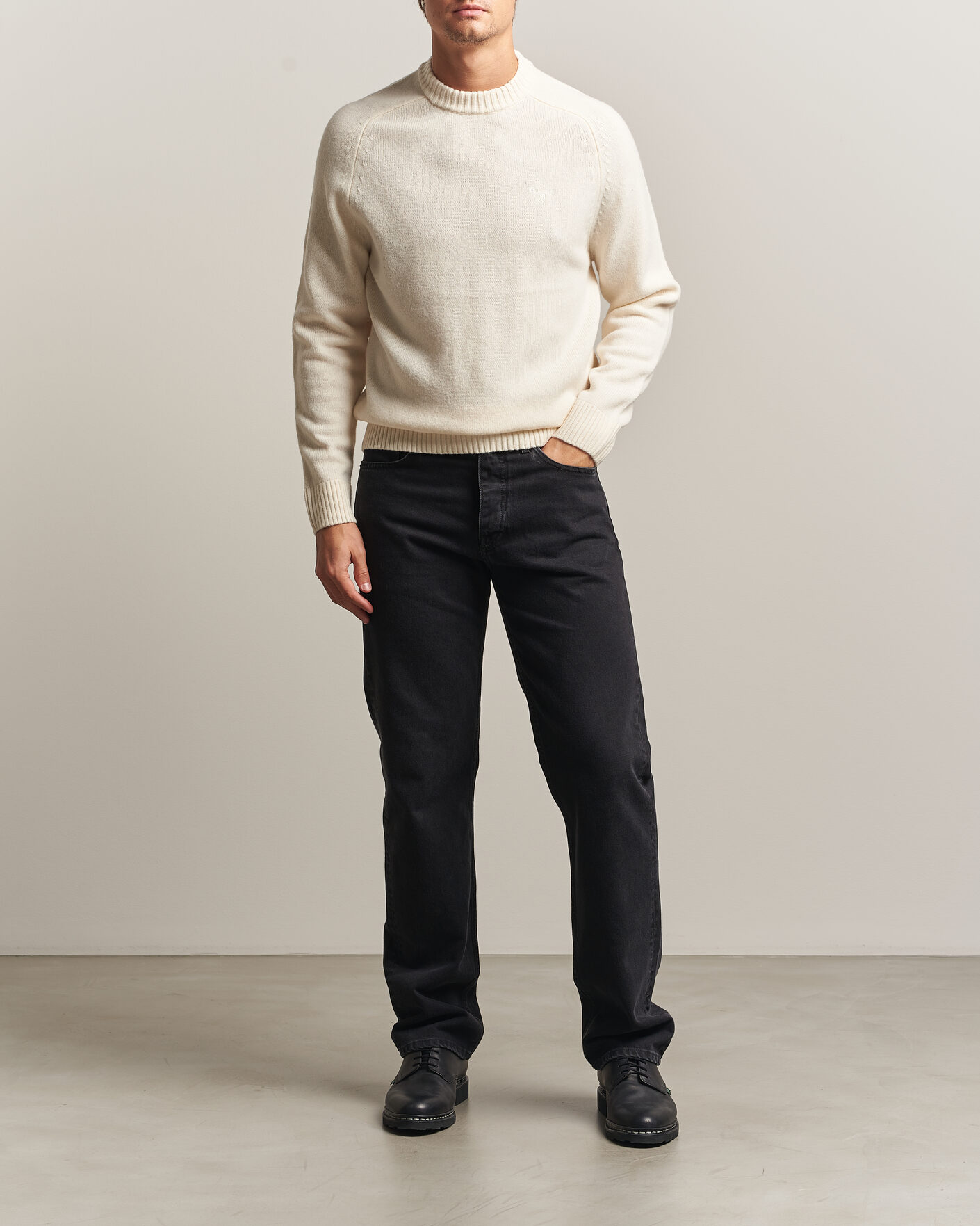 Mies | Puserot | Barbour Lifestyle | Newtown Lambswool Crewneck Antique White