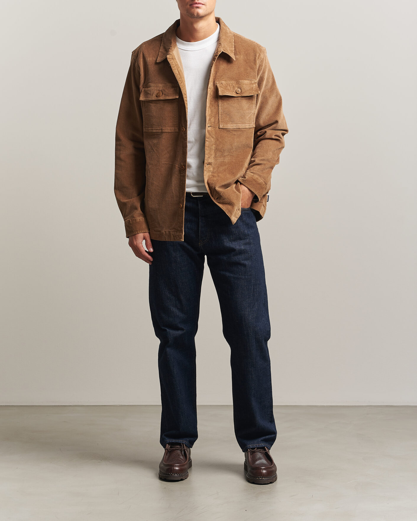 Mies | Kauluspaidat | Barbour Lifestyle | Tartan Trimed Cord Overshirt Sandstone
