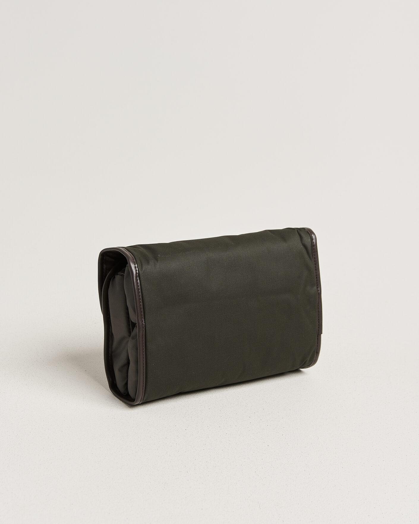 Mies | Laukut | Barbour Lifestyle | Wax Hanging Washbag Olive