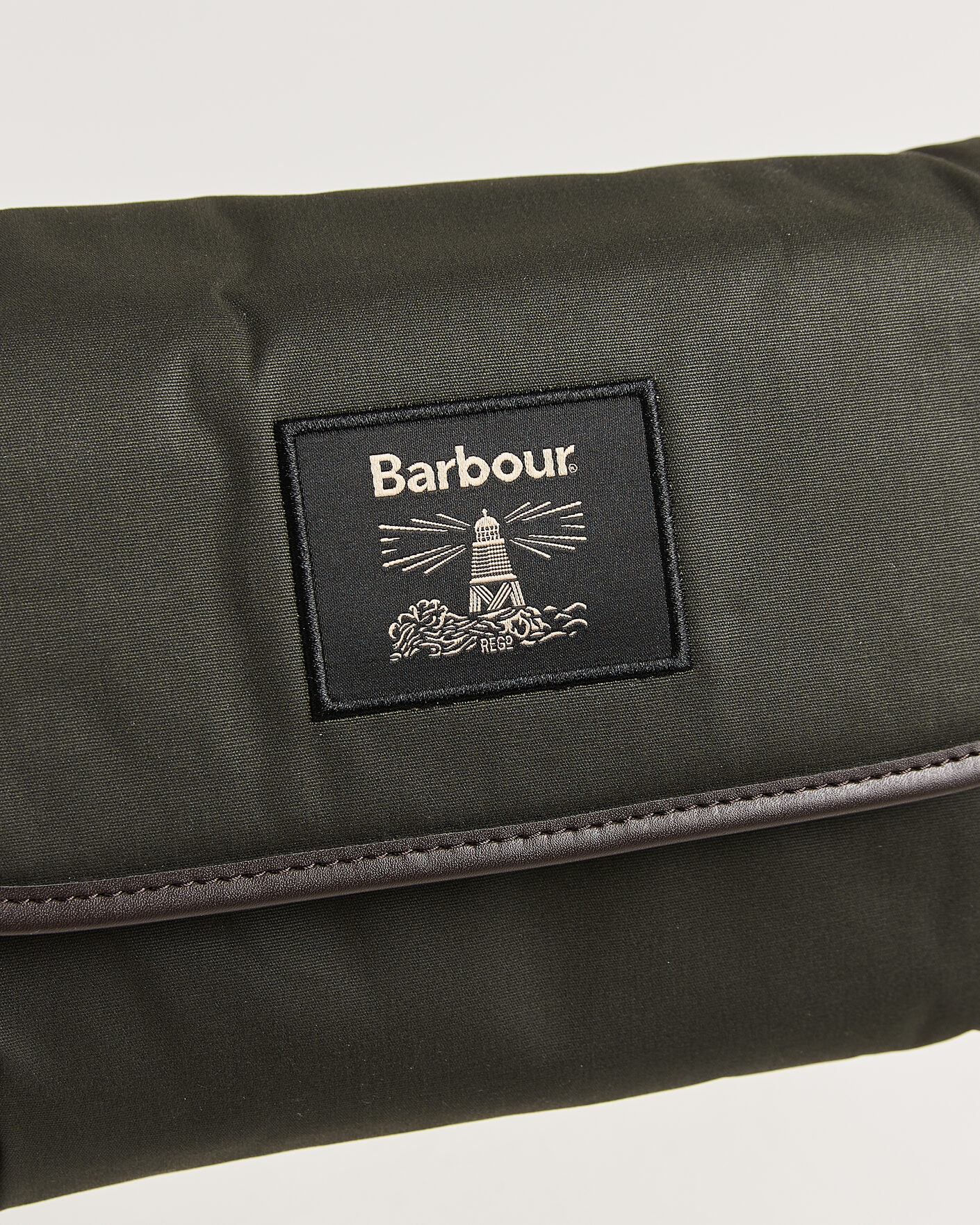 Mies | Laukut | Barbour Lifestyle | Wax Hanging Washbag Olive