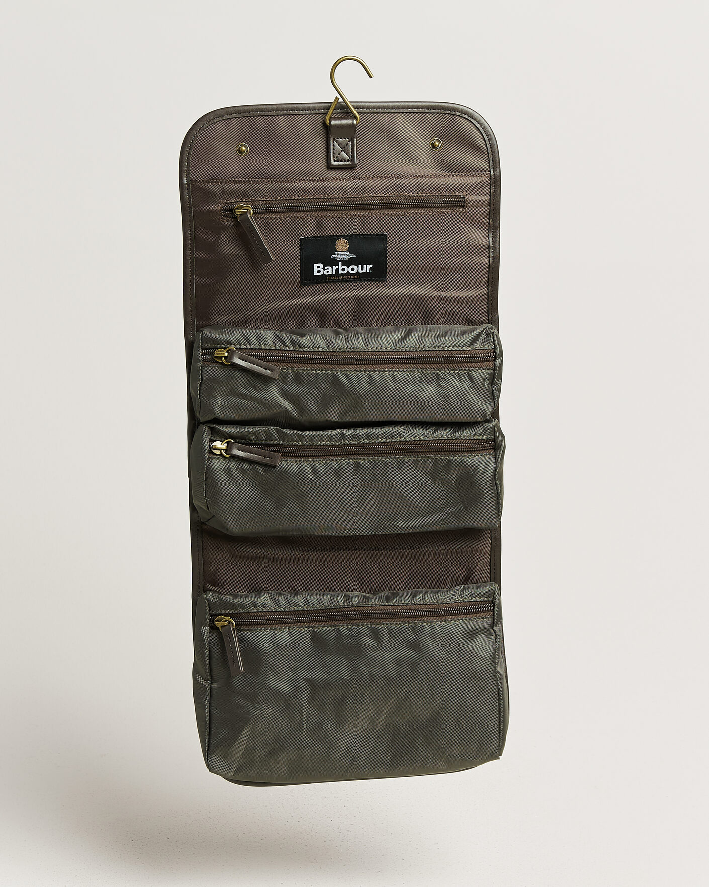 Mies | Laukut | Barbour Lifestyle | Wax Hanging Washbag Olive
