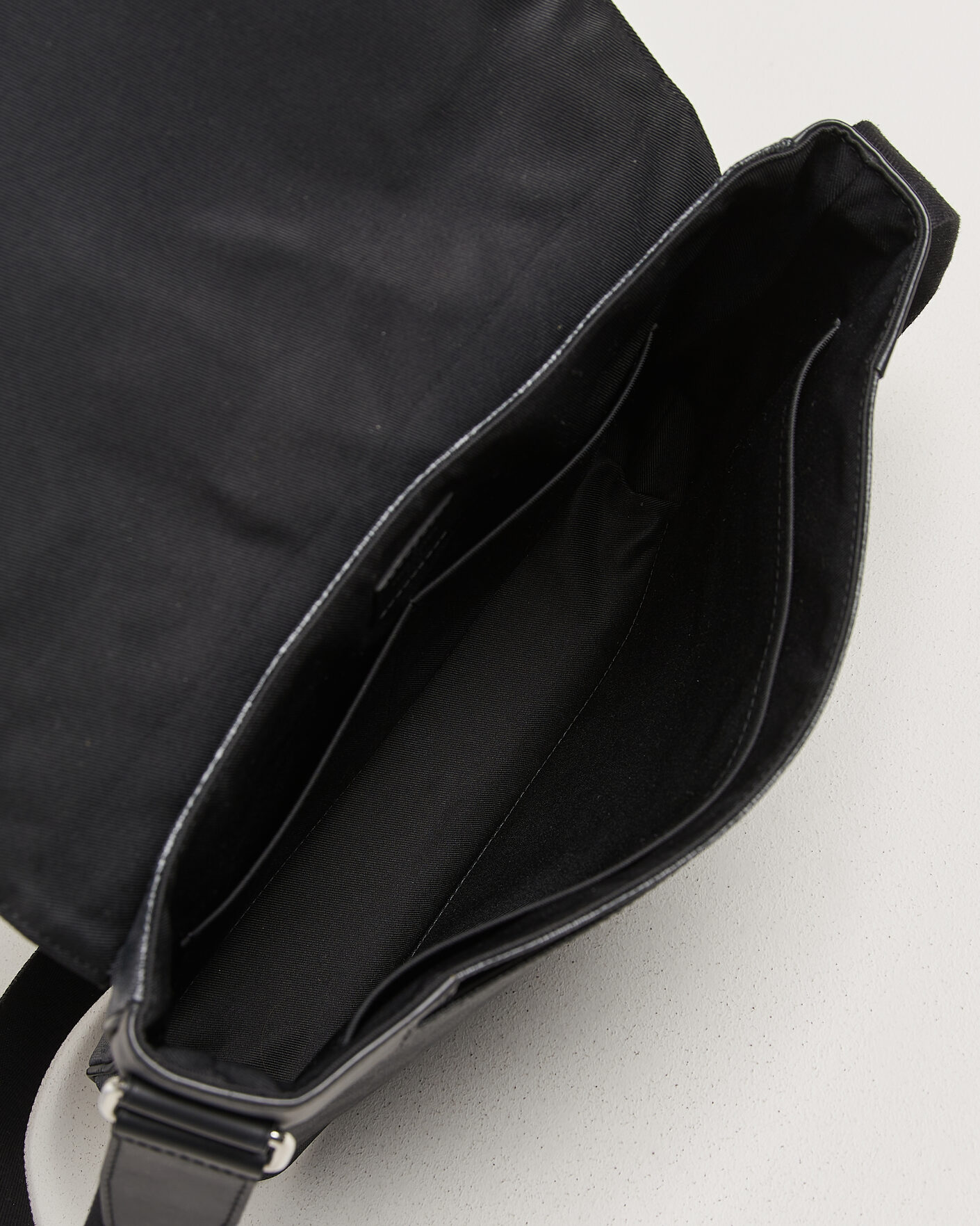 Mies | Pre-Owned & Vintage Bags | Louis Vuitton Pre-Owned | Louis Vuitton District Messenger Bag MM Damier Graphite
