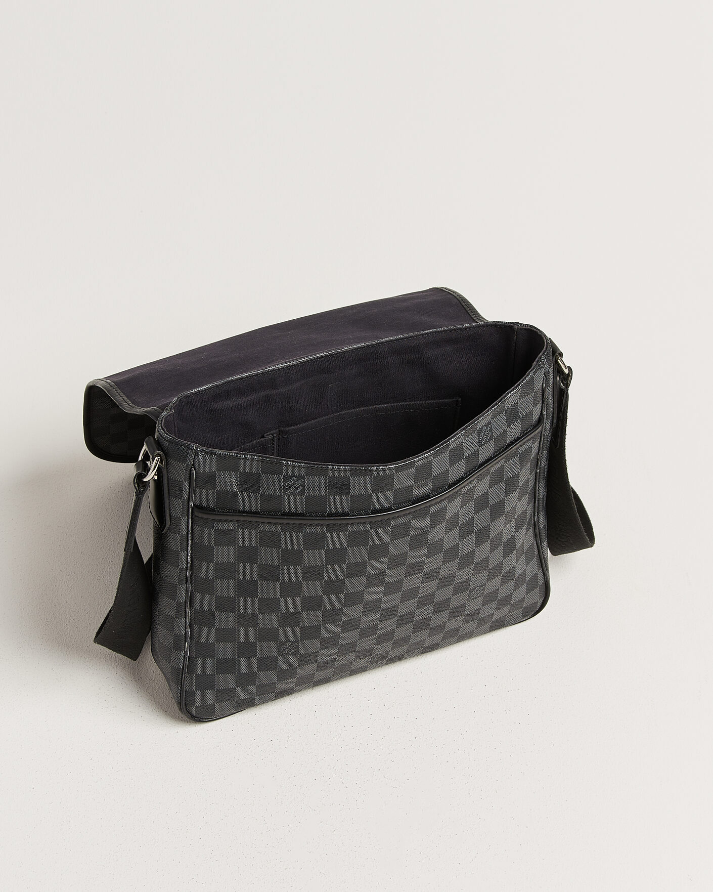 Mies | Pre-Owned & Vintage Bags | Louis Vuitton Pre-Owned | Daniel Shoulder Bag MM Damier Graphite