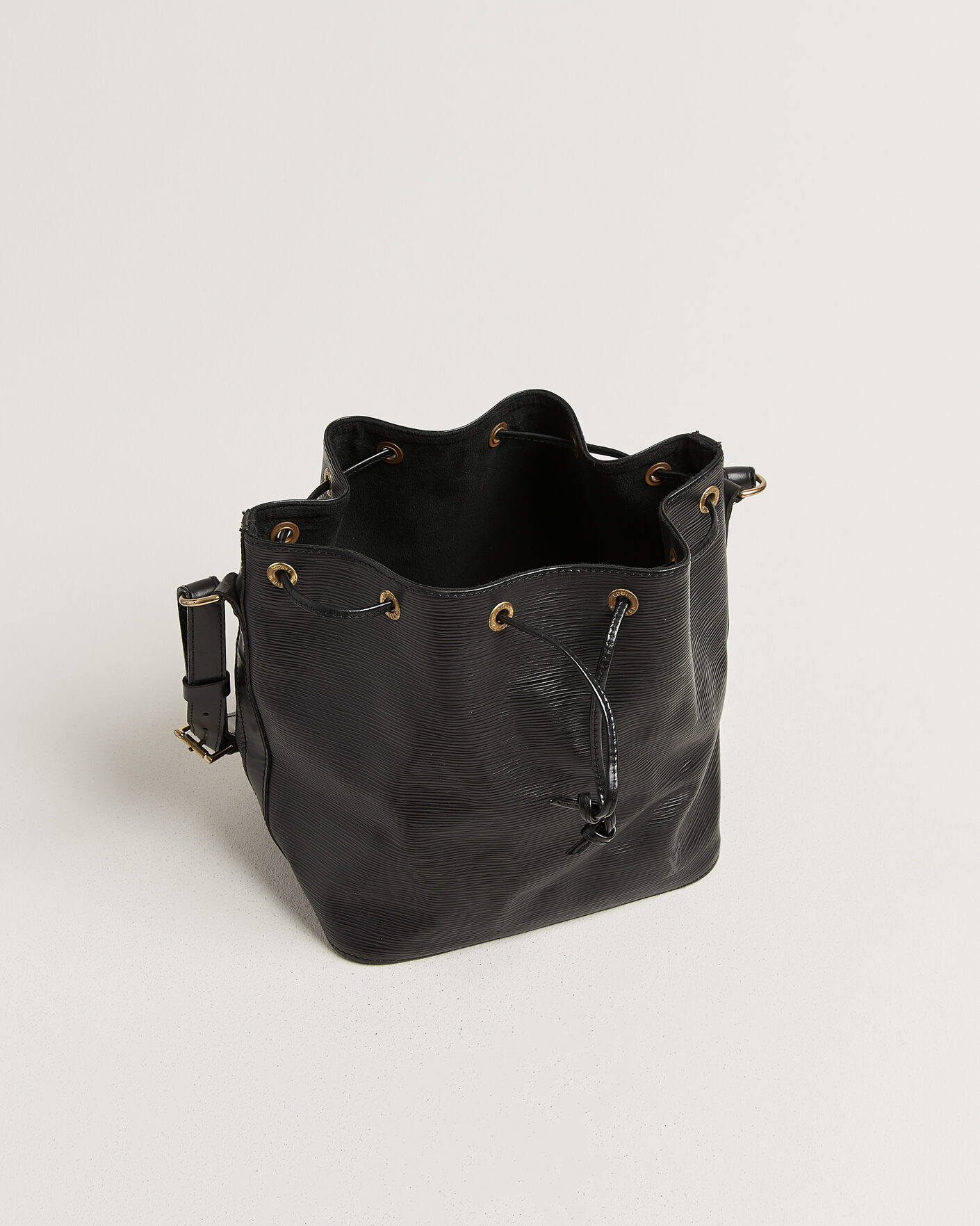 Mies | Pre-Owned & Vintage Bags | Louis Vuitton Pre-Owned | Petit Noé Epi Leather Black