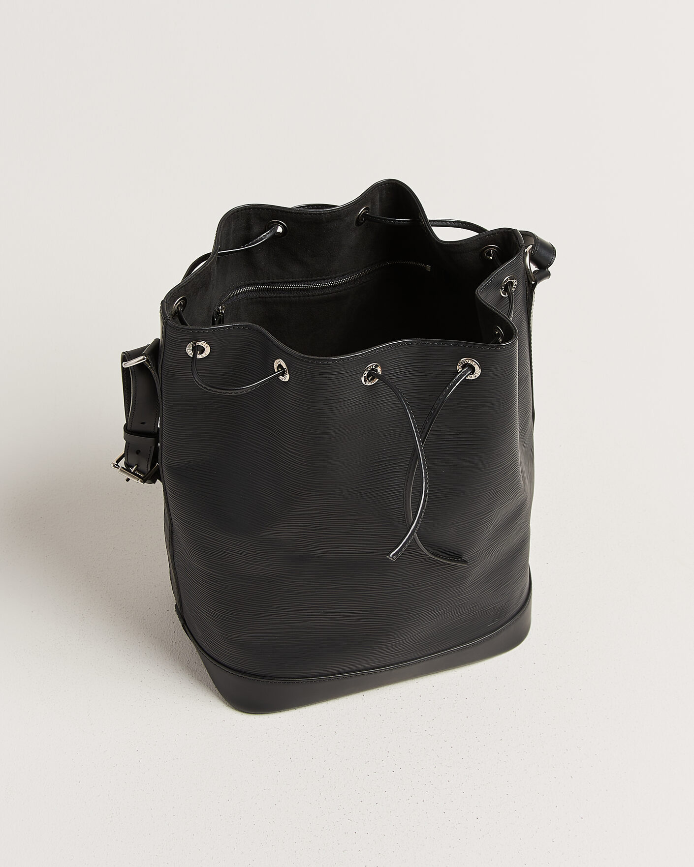 Mies | Pre-Owned & Vintage Bags | Louis Vuitton Pre-Owned | Noé Epi Leather Black