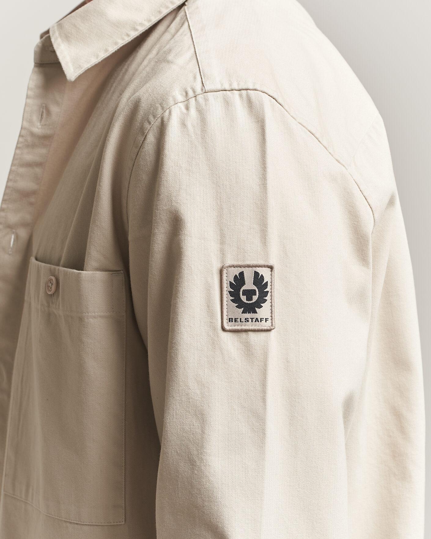 Mies | Kauluspaidat | Belstaff | Outpost Cotton Herringbone Overshirt Pale Stone