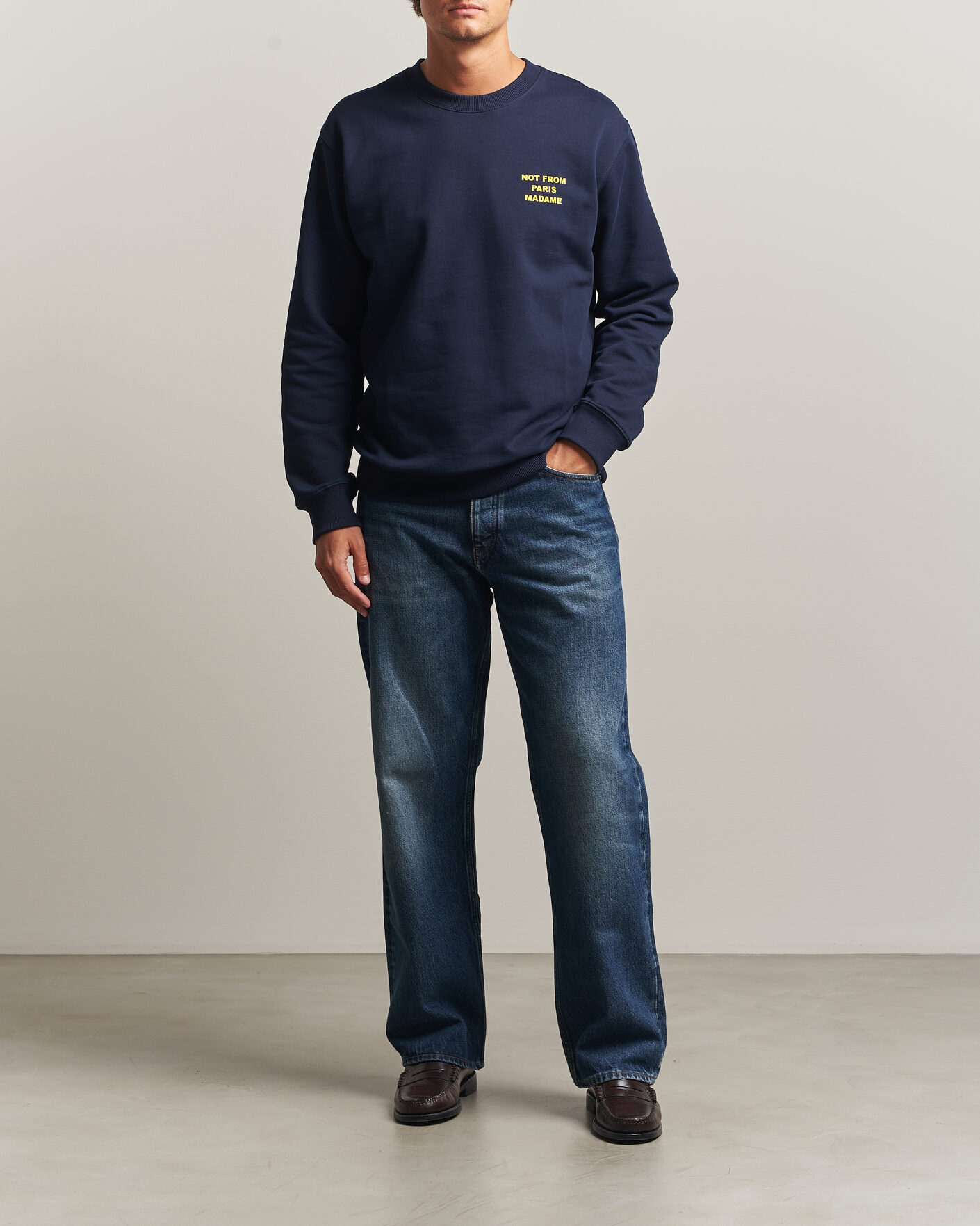 Mies | Puserot | Drôle de Monsieur | Bold Slogan Sweatshirt Navy