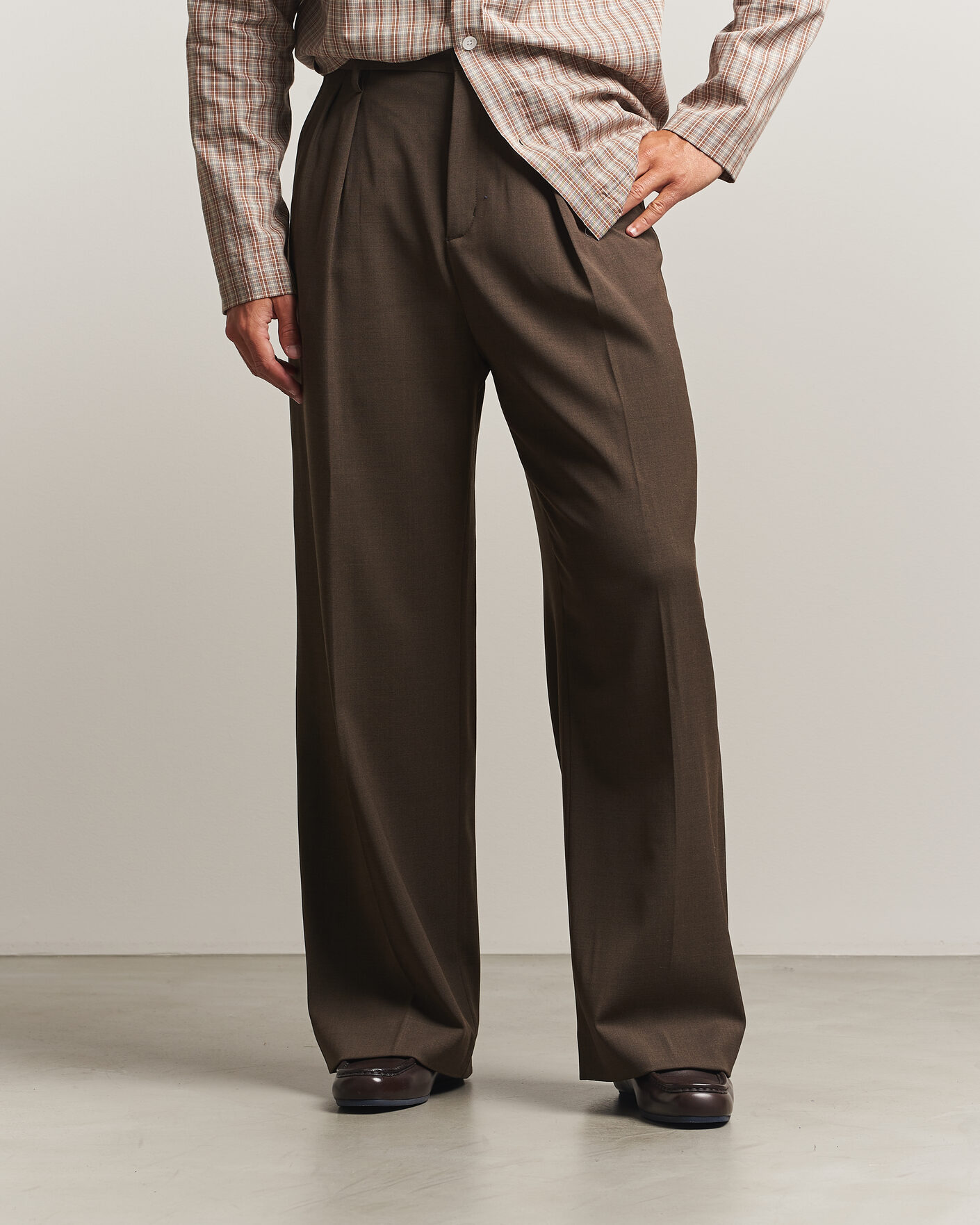 Mies | Housut | Filippa K | Milo Wide Wool Trousers Walnut Brown